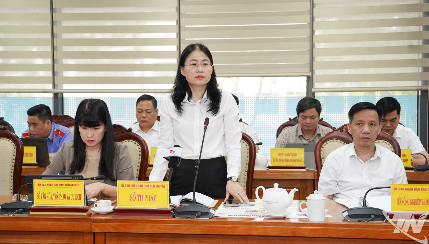 Lãnh đạo các sở, ngành, đơn vị phát biểu tham luận tại Hội nghị.