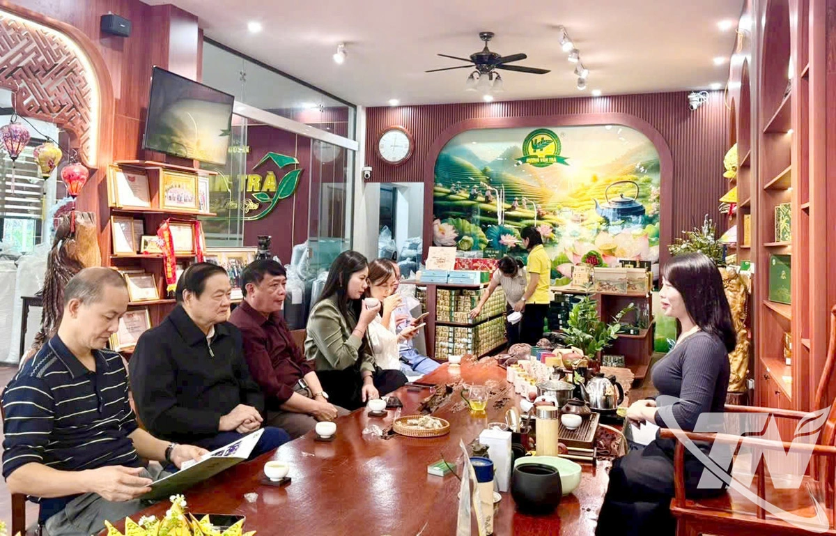 Hội Doanh nghiệp phường Phan Đình Phùng nắm bắt tình hình hoạt động của các doanh nghiệp sau trận mưa lũ do hoàn lưu bão số 11.