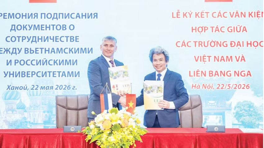 Lễ ký kết văn kiện hợp tác giữa các trường đại học Việt Nam và Liên bang Nga. (Ảnh: Trường đại học Sư phạm - Đại học Đà Nẵng)