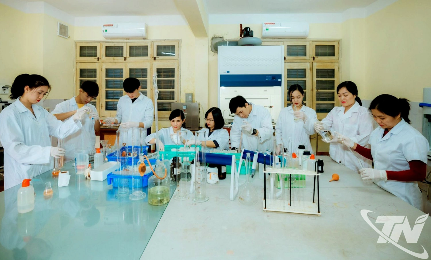 Đại học Thái Nguyên định hướng đào tạo theo nhu cầu thị trường, tăng cường hợp tác với doanh nghiệp, đẩy mạnh nghiên cứu khoa học, chuyển giao công nghệ và mở rộng các chương trình liên kết quốc tế. Trong ảnh: Sinh viên Trường Đại học Khoa học trong giờ thực hành.