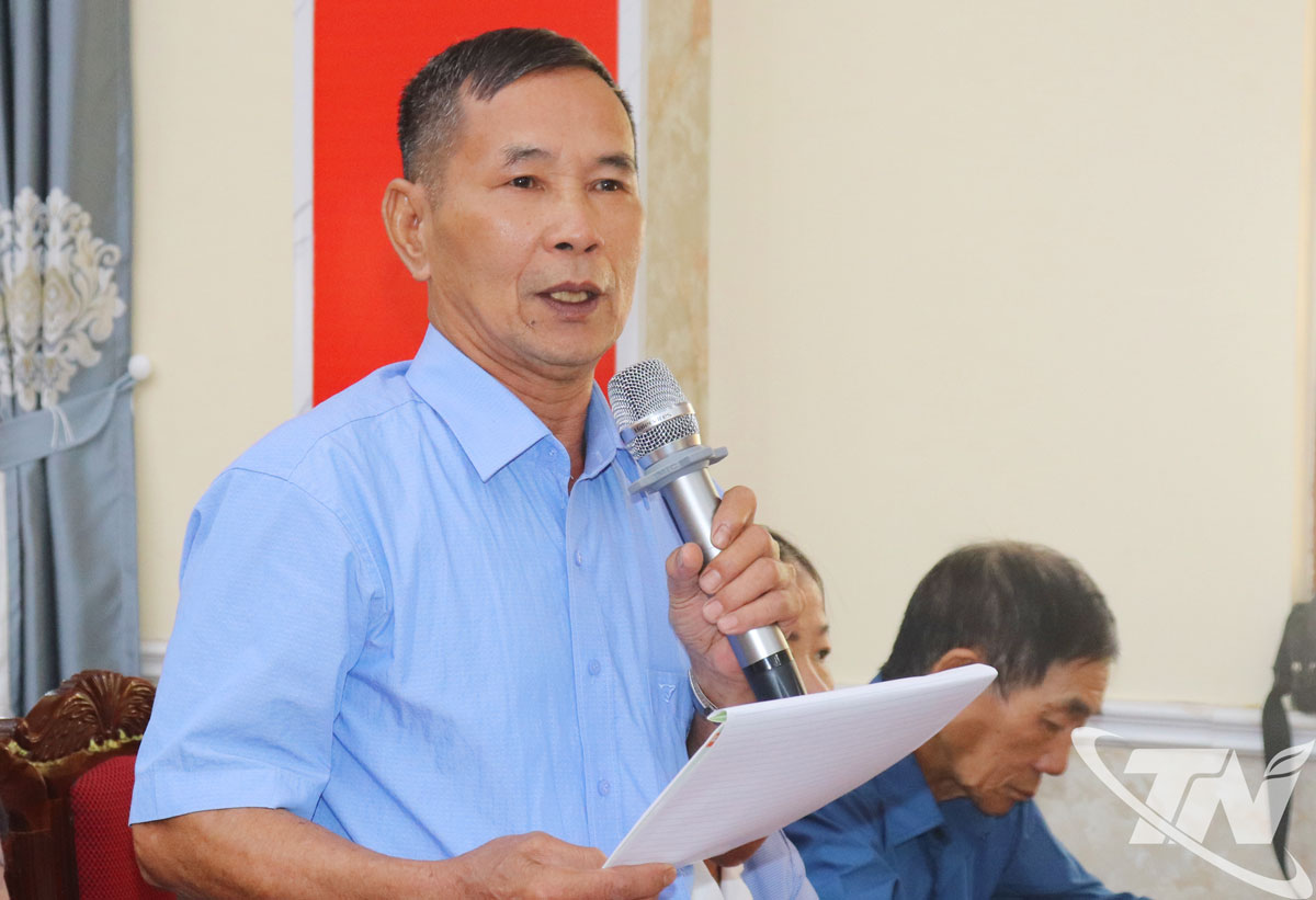 Đại diện cử tri phát biểu tại buổi tiếp xúc