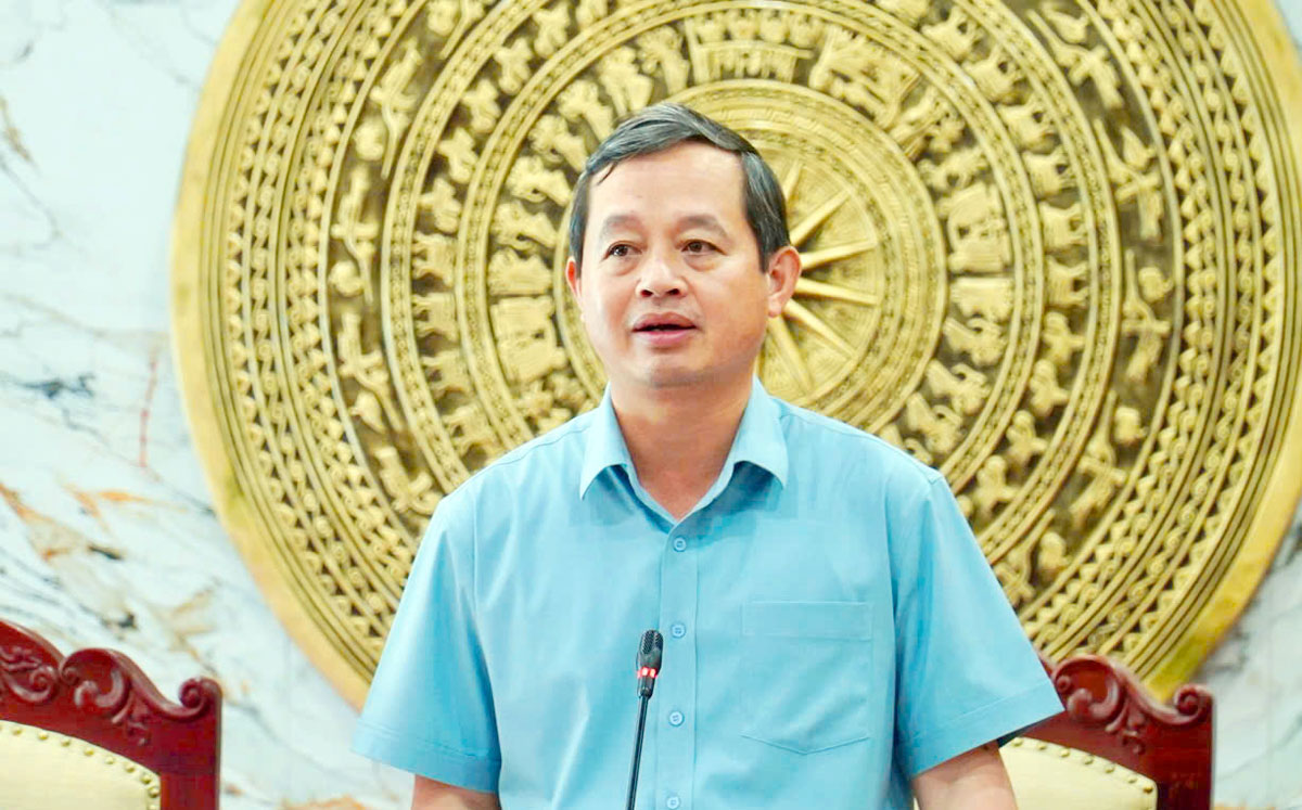 Đồng chí Chủ tịch UBND tỉnh phát biểu kết luận tại Hội nghị.