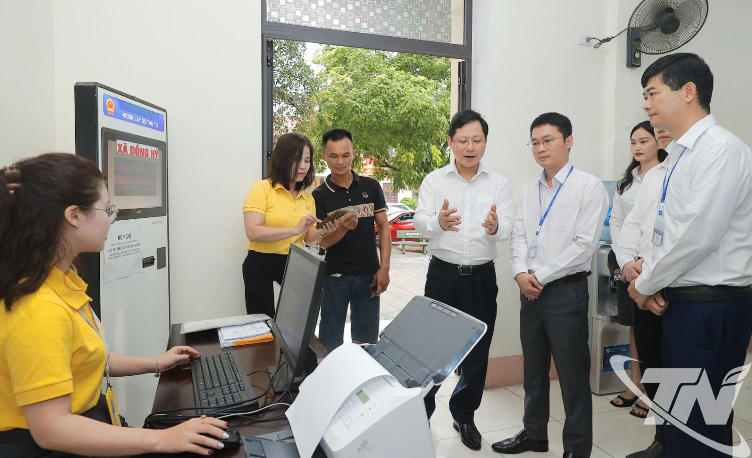 Tổng Giám đốc Vietnam Post Chu Quang Hào trực tiếp kiểm tra việc việc thực hiện bố trí nhân viên Bưu điện hỗ trợ tại Trung tâm phục vụ Hành chính công xã Đồng Hỷ