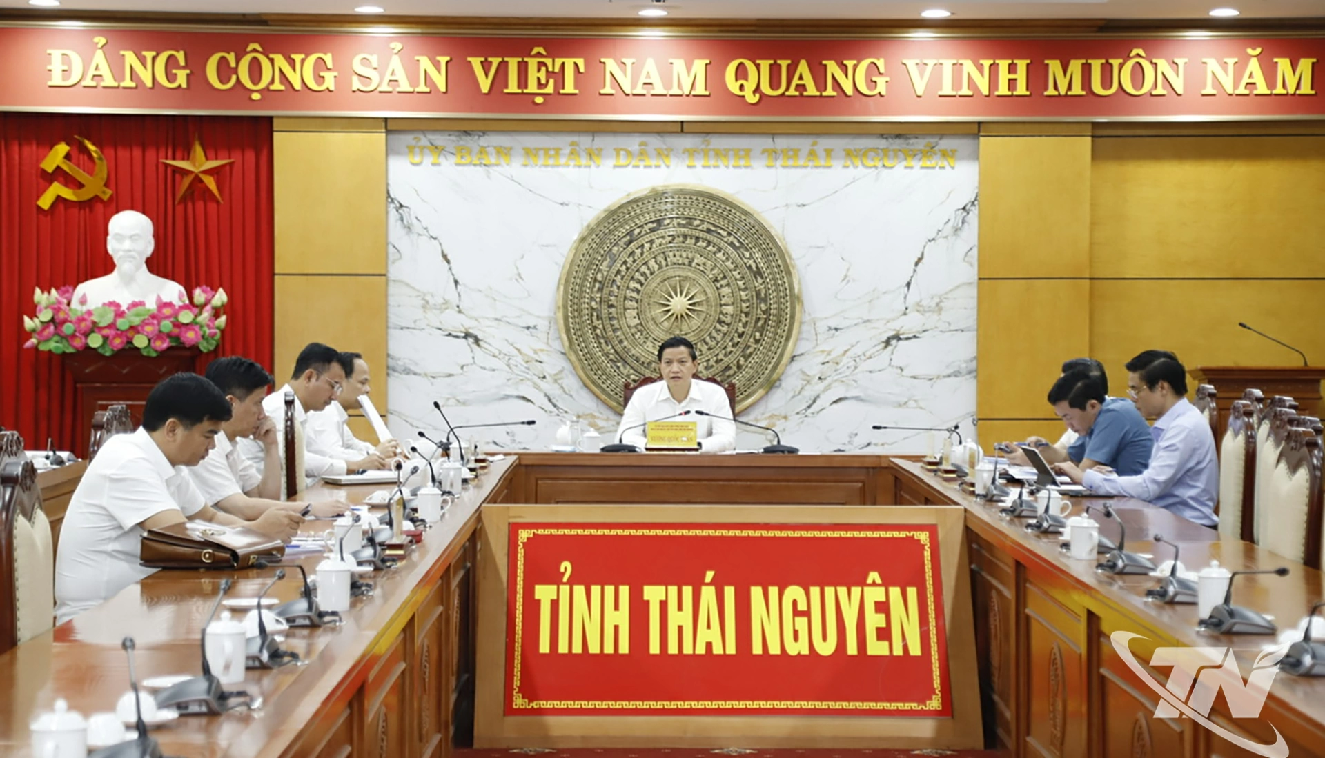 Đồng chí Vương Quốc Tuấn, Ủy viên Ban Chấp hành Trung ương Đảng, Phó Bí thư Tỉnh ủy, Chủ tịch UBND tỉnh chủ trì cuộc họp.