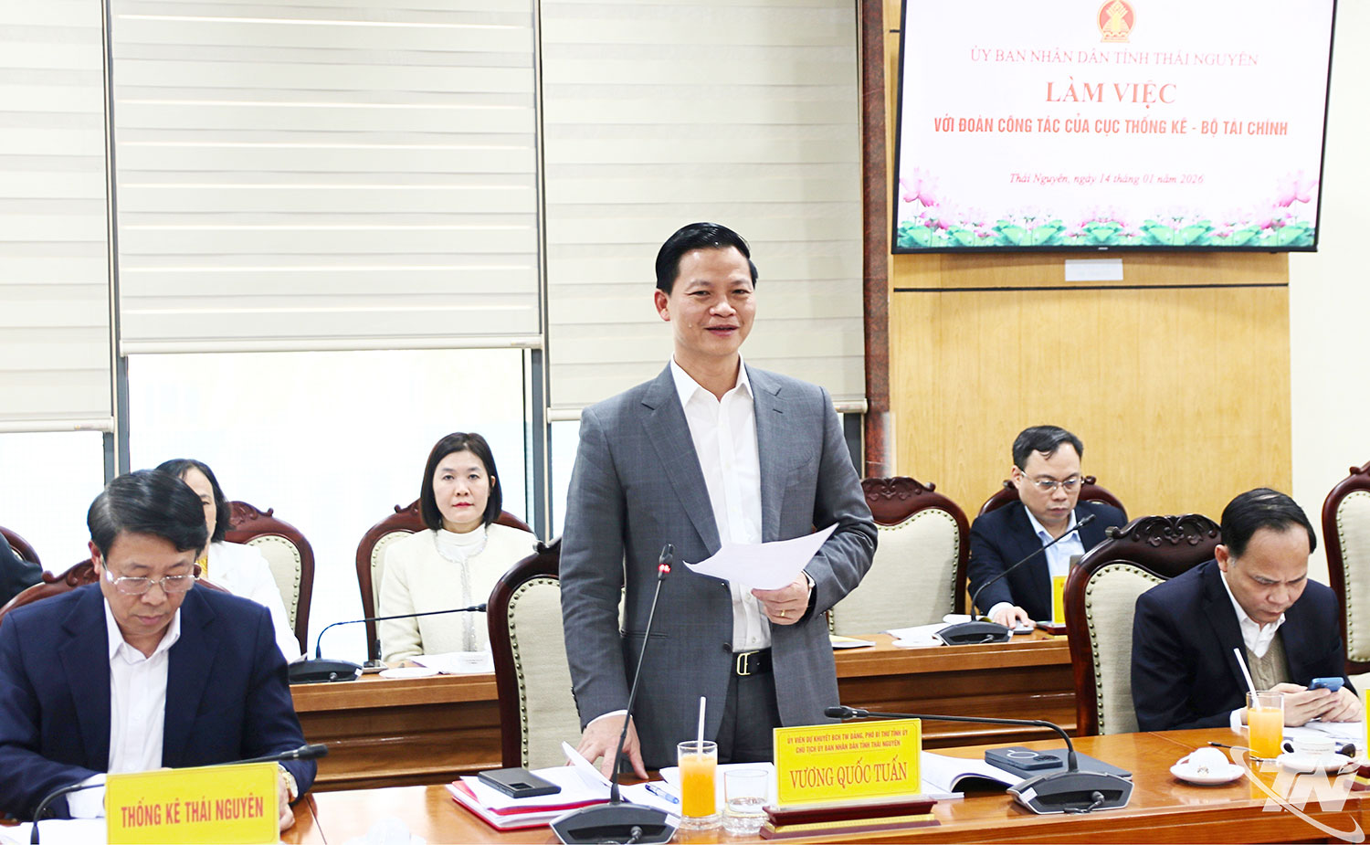 Đồng ch&iacute; Chủ tịch UBND tỉnh Th&aacute;i Nguy&ecirc;n Vương Quốc Tuấn ph&aacute;t biểu tại buổi l&agrave;m việc.