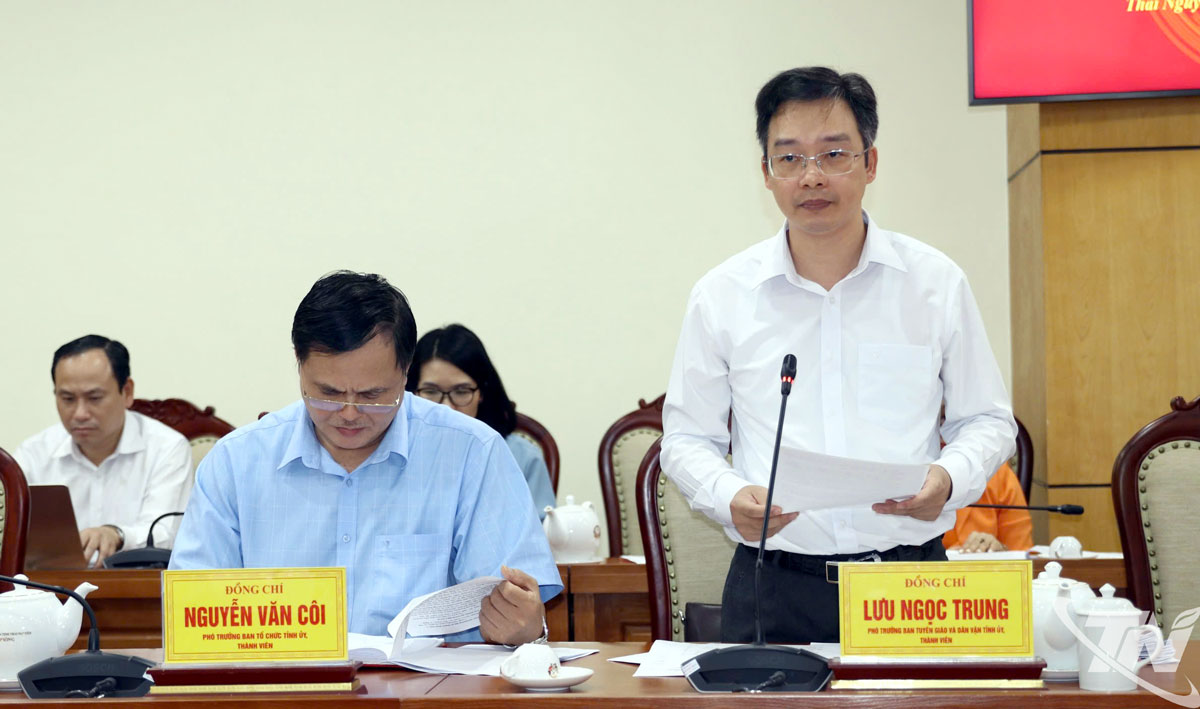 Các đại biểu thảo luận tại Hội nghị.