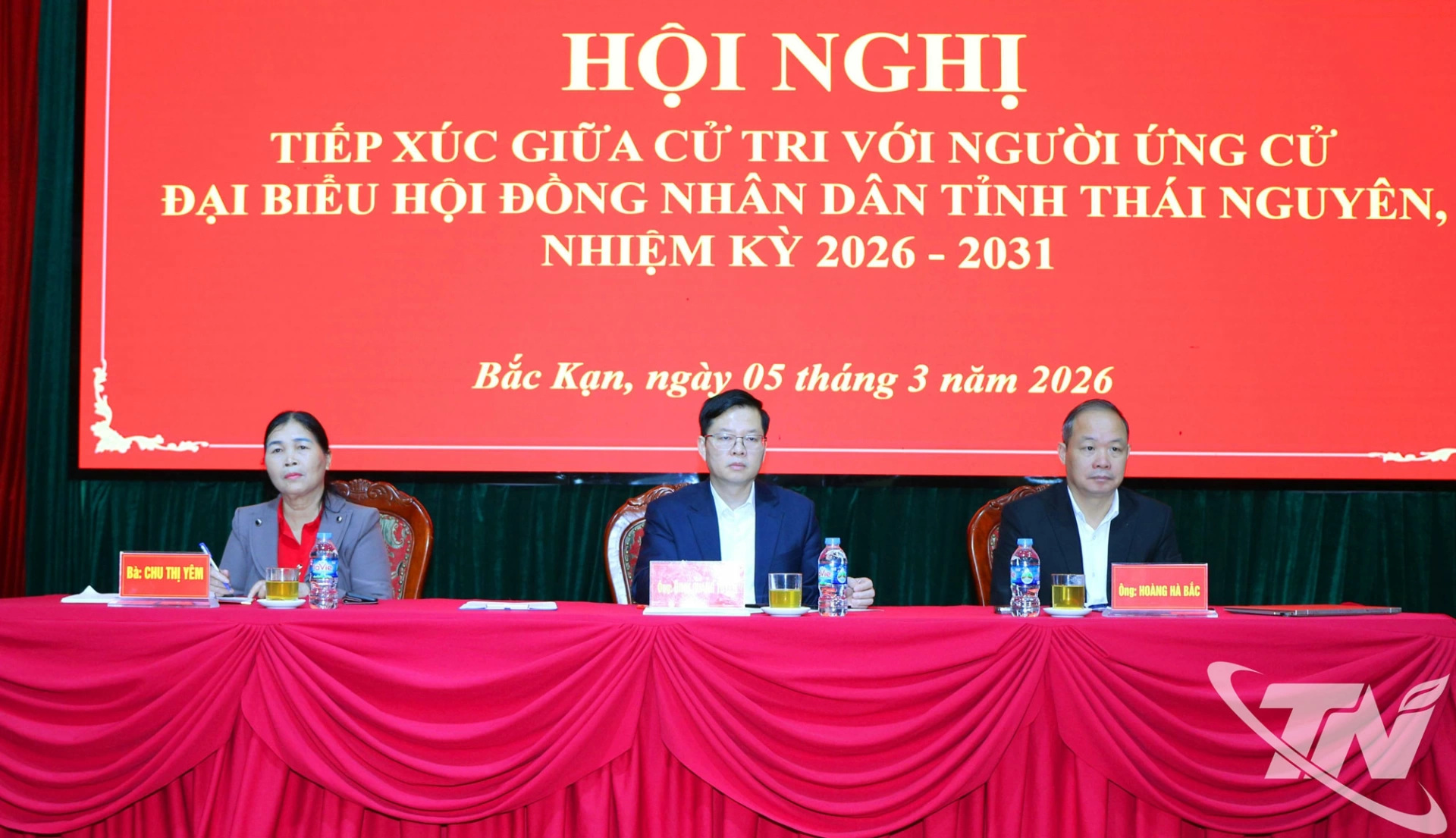 Các ứng cử viên tại buổi tiếp xúc.