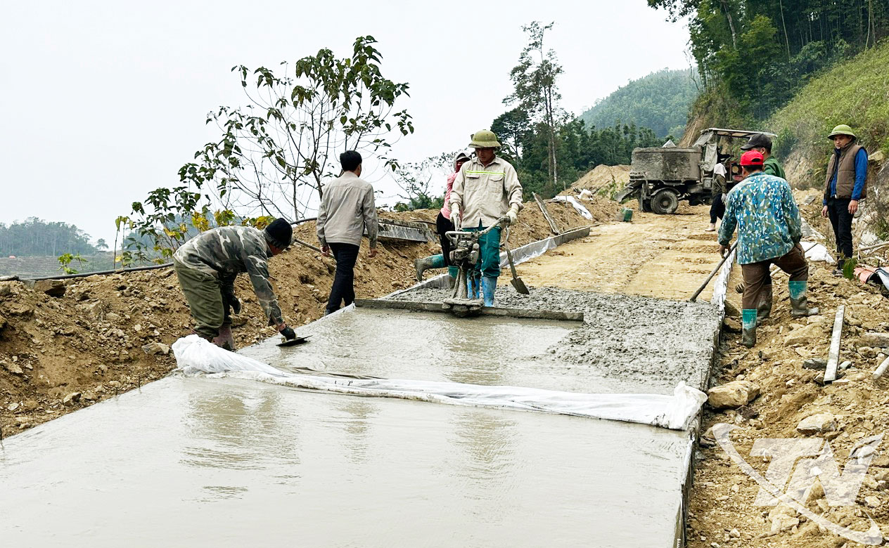 Đường li&ecirc;n th&ocirc;n Khau Sl&ocirc;m - Hồng M&uacute; (x&atilde; Bằng Th&agrave;nh) được đơn vị thi c&ocirc;ng tập trung nh&acirc;n lực, phương tiện m&aacute;y m&oacute;c để ho&agrave;n th&agrave;nh trong th&aacute;ng 12-2025.