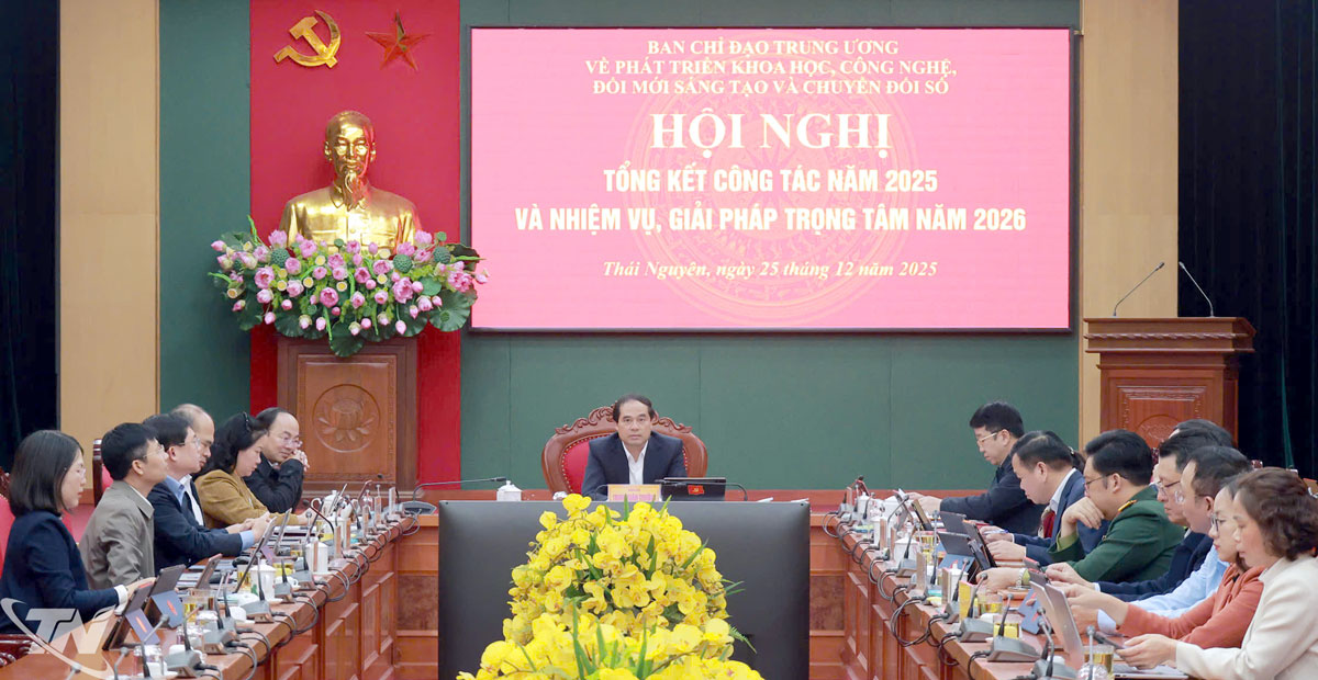 Đồng ch&iacute; B&iacute; thư Tỉnh ủy Trịnh Xu&acirc;n Trường chủ tr&igrave; Hội nghị tại điểm cầu Tỉnh ủy Th&aacute;i Nguy&ecirc;n.