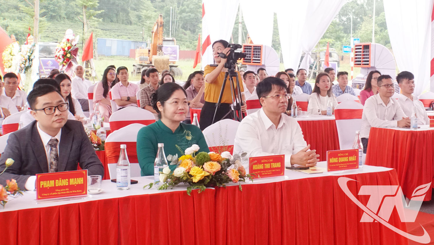 Các đại biểu dự Lễ khởi công.