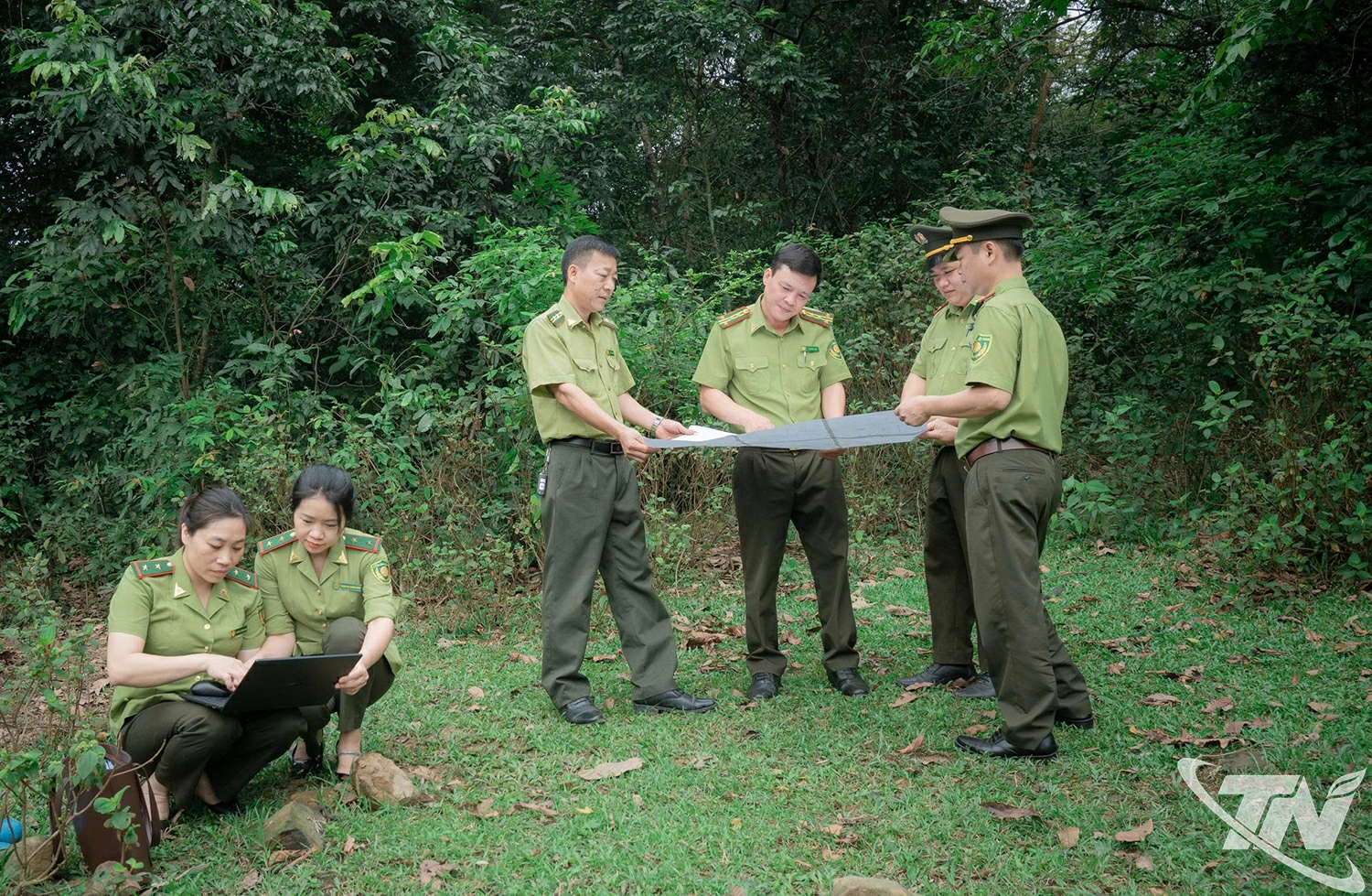 Lãnh đạo Chi cục kiểm lâm tỉnh Thái Nguyên   kiểm tra công tác quản lý, bảo vệ rừng   tại các xã vùng cao.