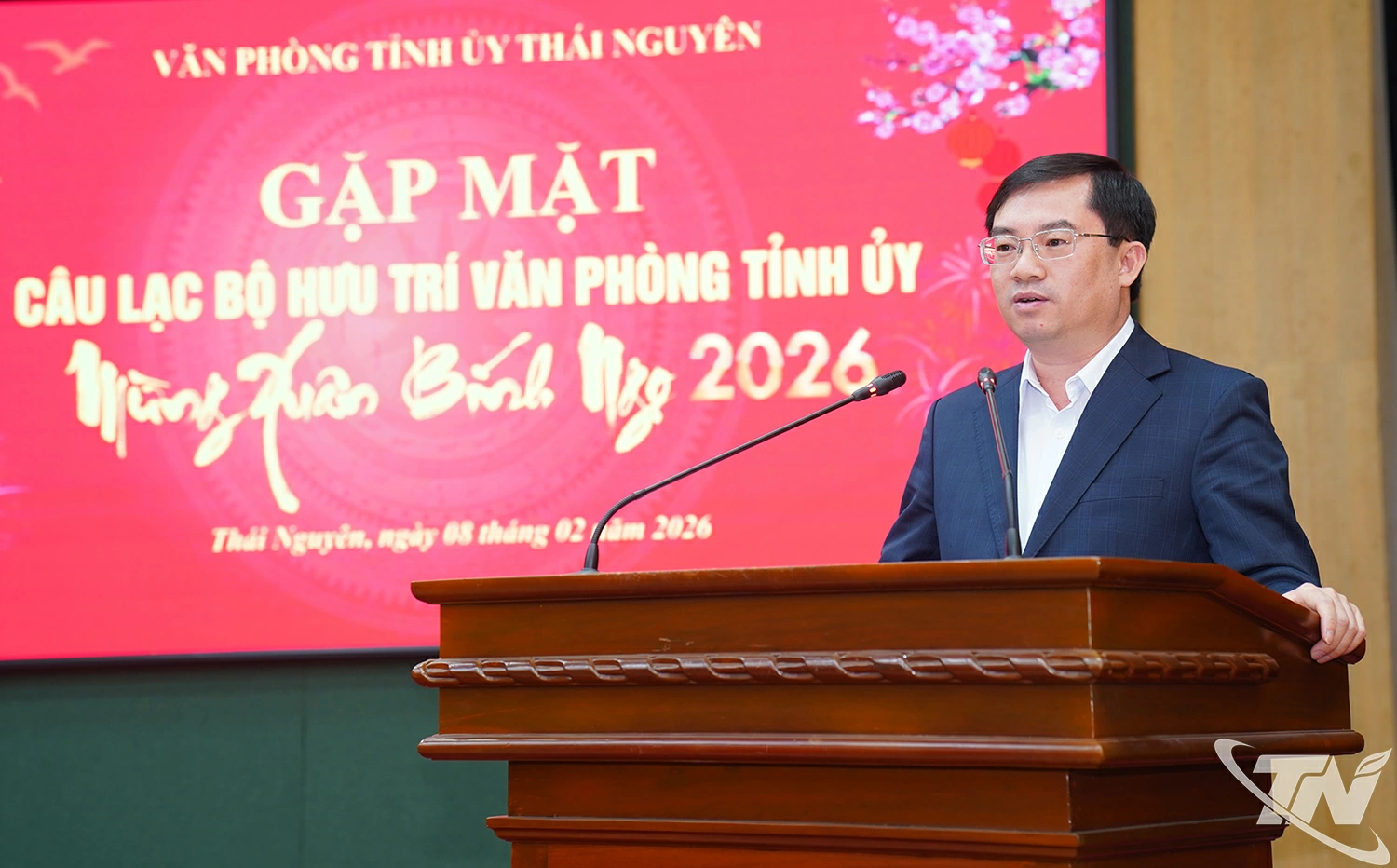 Đồng chí Nguyễn Thành Minh, Uỷ viên Ban thường vụ, Chánh Văn phòng Tỉnh uỷ phát biểu tại buổi gặp mặt.