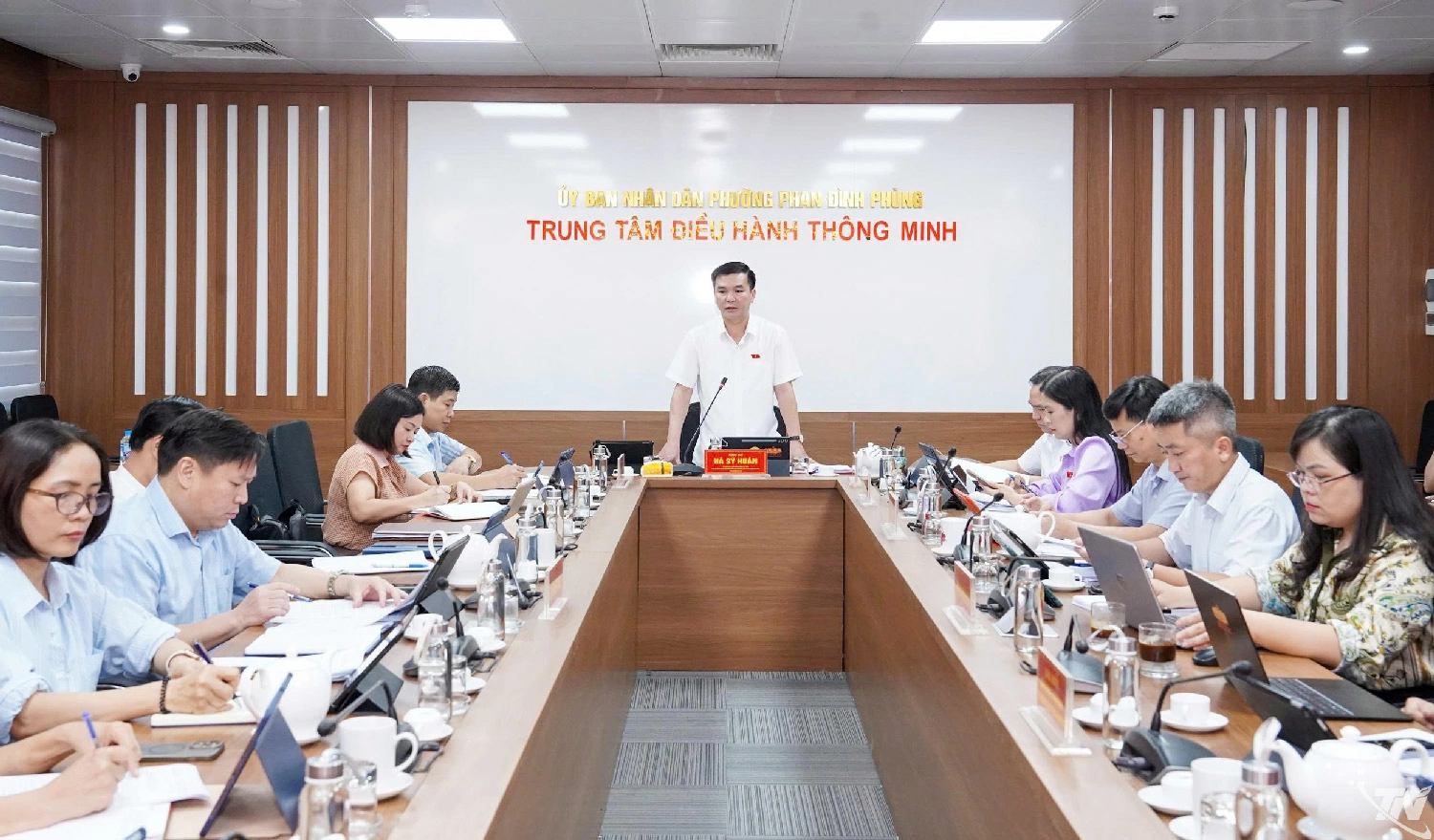 Quang cảnh buổi làm việc.