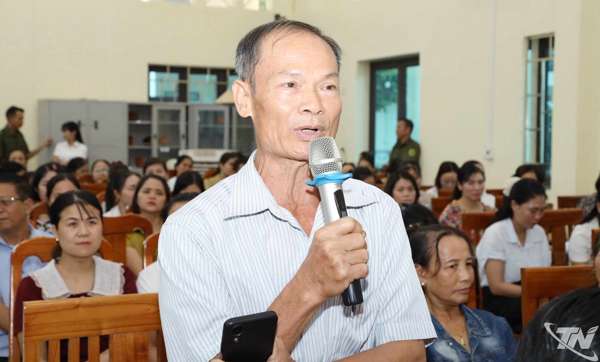 Cử tri xã Thành Công phát biểu ý kiển.