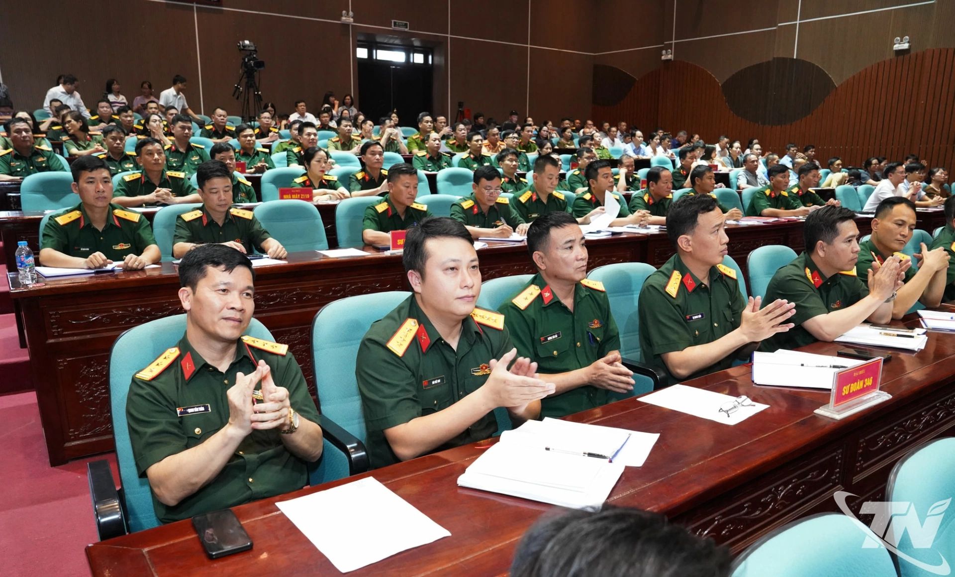Đại biểu Quân khu 1 dự buổi tiếp xúc cử tri.