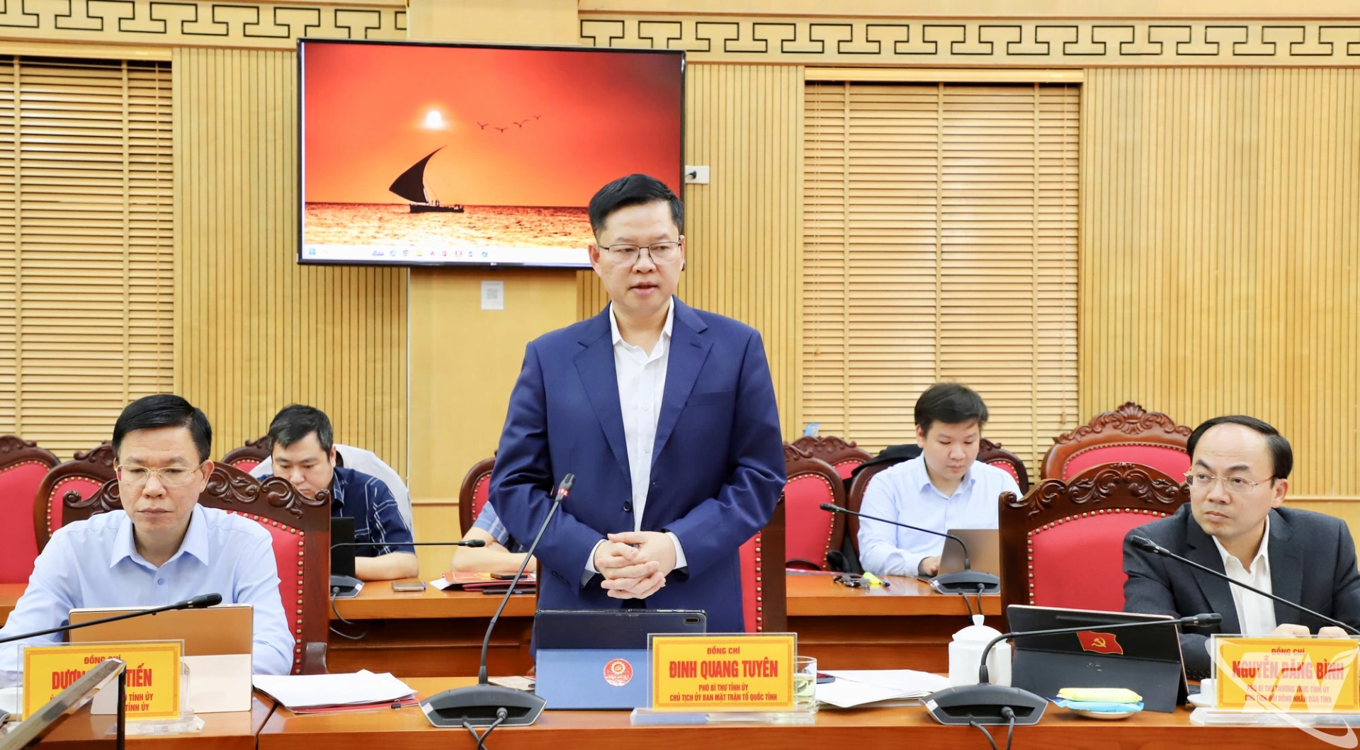 Đồng chí Phó Bí thư Tỉnh ủy, Chủ tịch Ủy ban MTTQ tỉnh Đinh Quang Tuyên phát biểu tại Hội nghị.