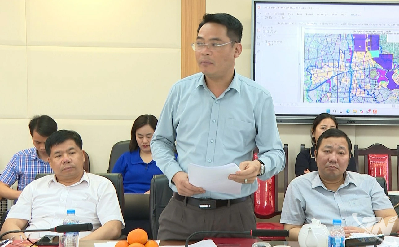 Đại biểu phát biểu tại buổi làm việc.