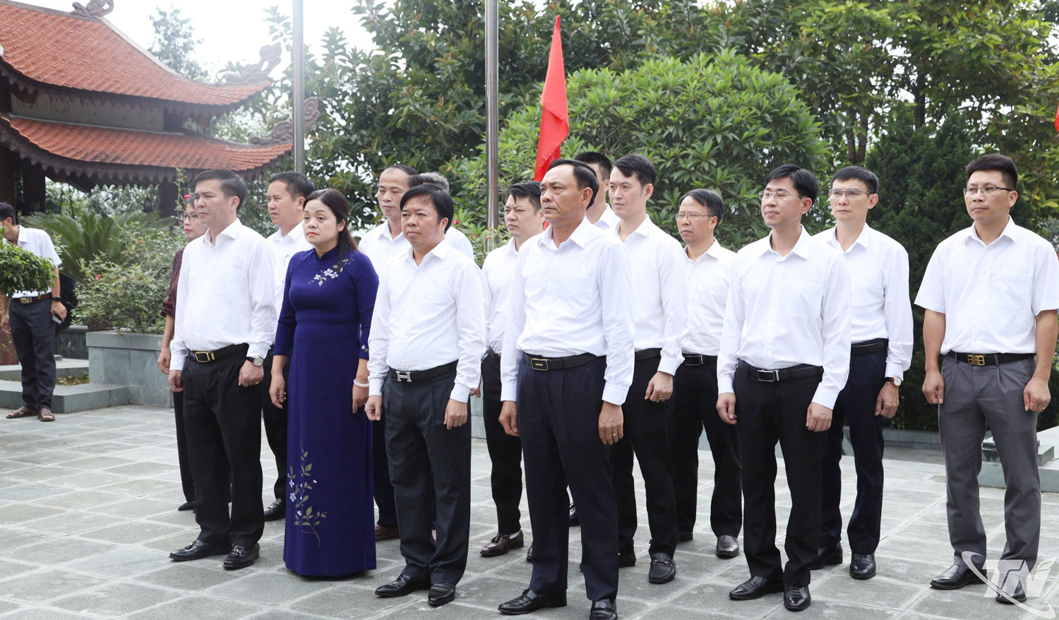Đoàn đại biểu tỉnh Thái Nguyên dâng hương tại Nhà tưởng niệm Chủ tịch Hồ Chí Minh.