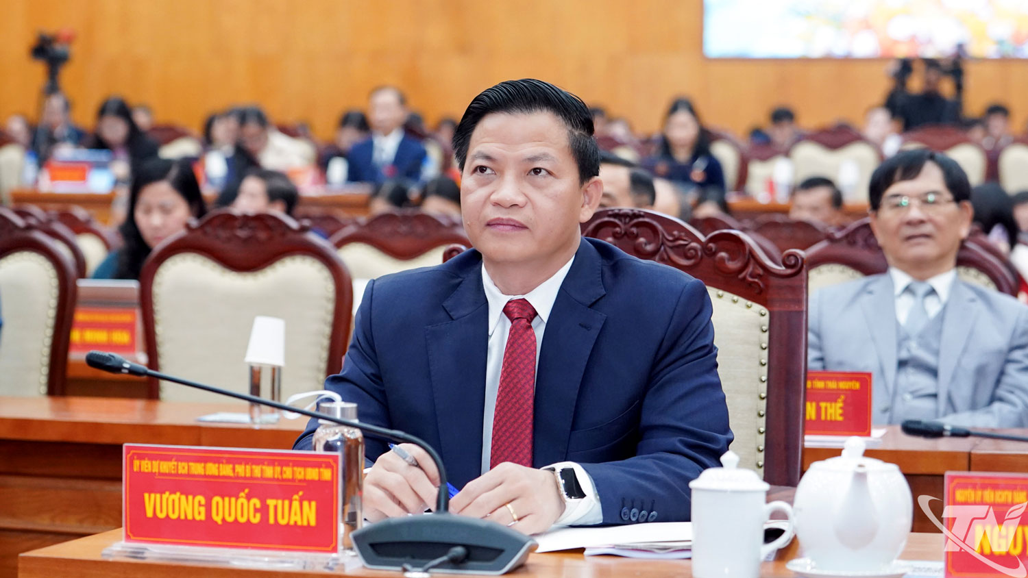 Đồng ch&iacute; Chủ tịch UBND tỉnh Vương Quốc Tuấn dự Kỳ họp.