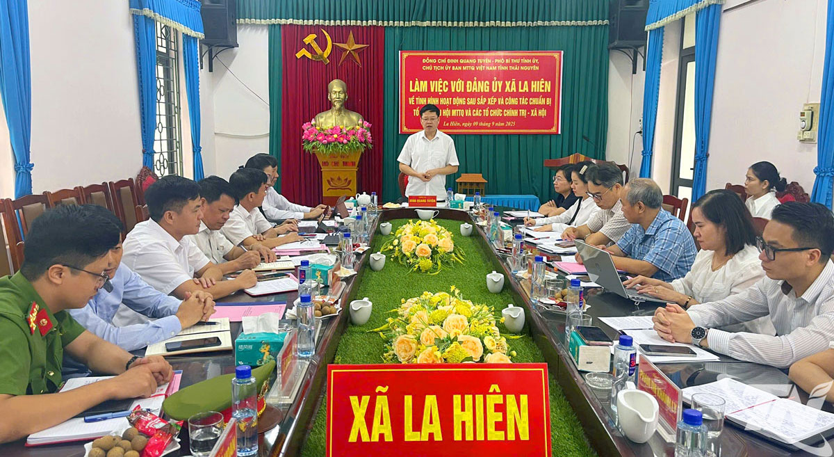 Đồng chí Phó Bí thư Tỉnh ủy, Chủ tịch Ủy ban MTTQ làm việc với Đảng ủy xã La Hiên