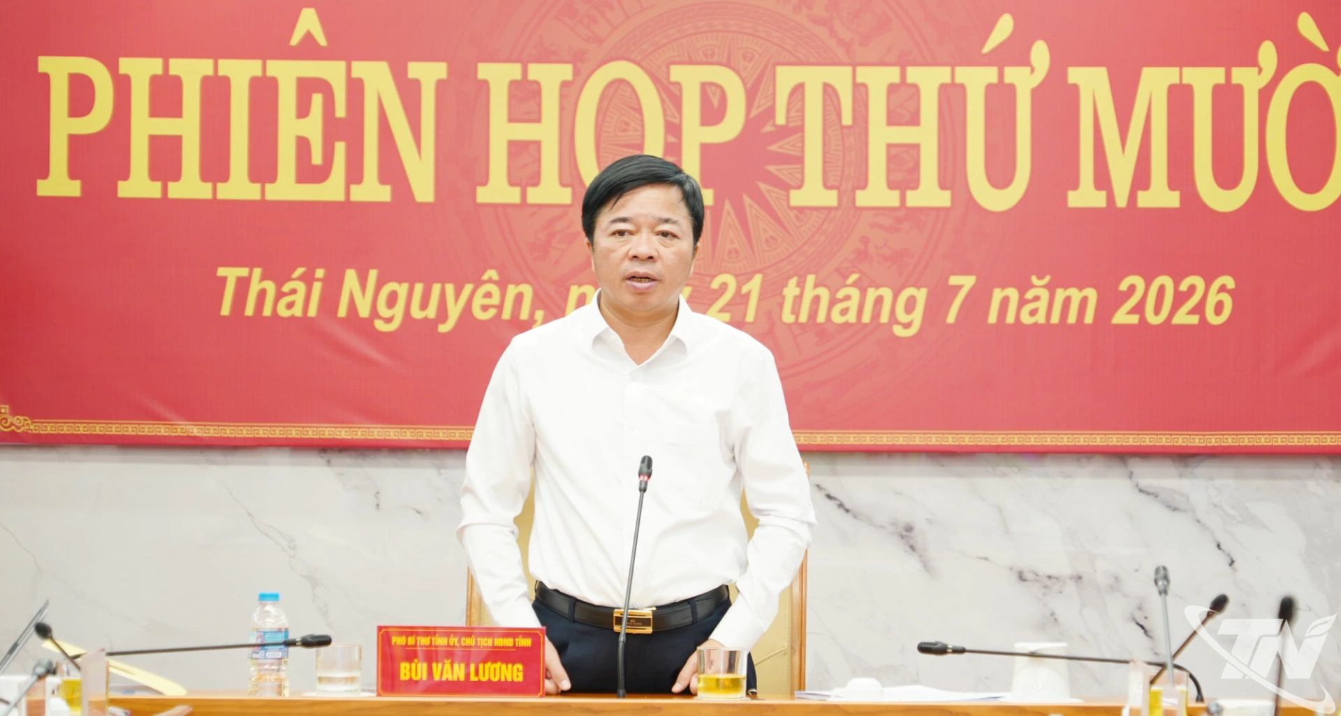Đồng chí Chủ tịch HĐND tỉnh Bùi Văn Lương phát biểu kết luận Phiên họp.