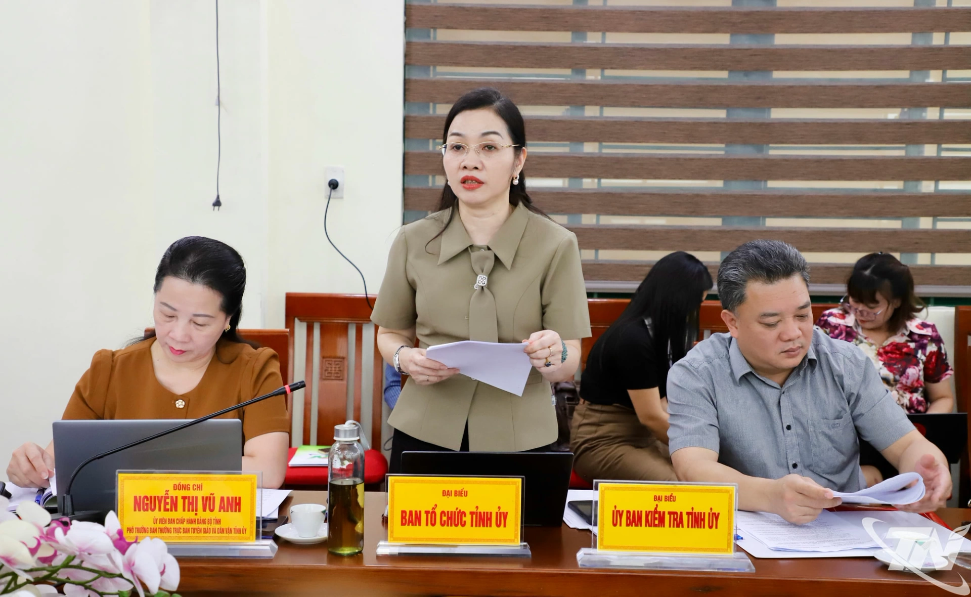 Các đại biểu phát biểu tại buổi làm việc.