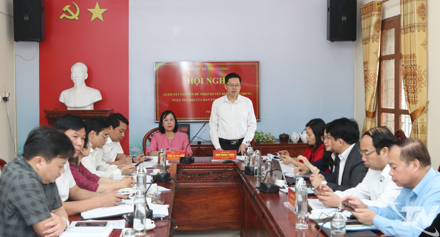 Đoàn công tác làm việc với Đảng ủy xã Tân Cương.