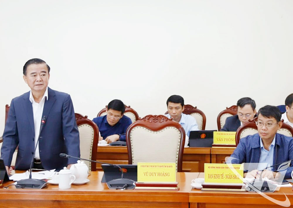 Các đại biểu thảo luận tại Phiên họp.