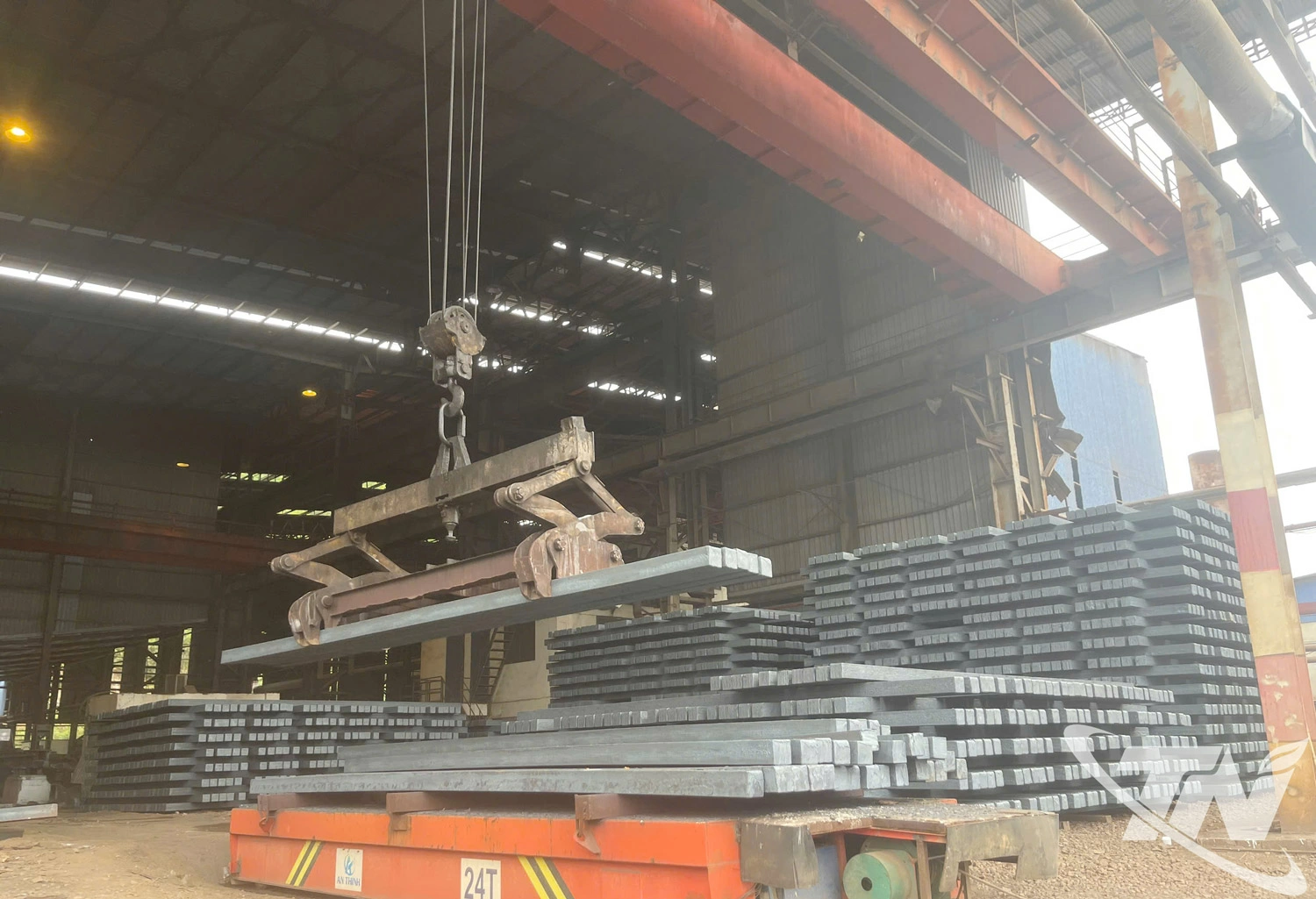 C&ocirc;ng ty Luyện kim đen Th&aacute;i Nguy&ecirc;n ra l&ograve; những mẻ th&eacute;p đầu ti&ecirc;n, mở đầu kh&iacute; thế sản xuất năm 2026.