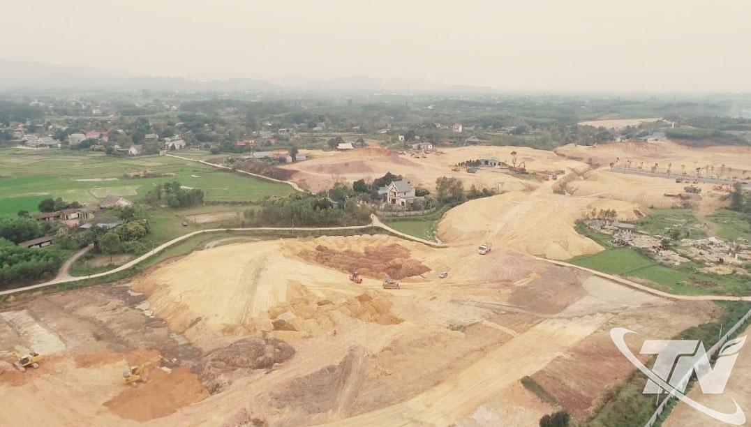 Sau khi được bàn giao mặt bằng sạch, chủ đầu tư Dự án Khu công nghiệp Sông Công II đẩy nhanh tiến độ thi công hạ tầng.