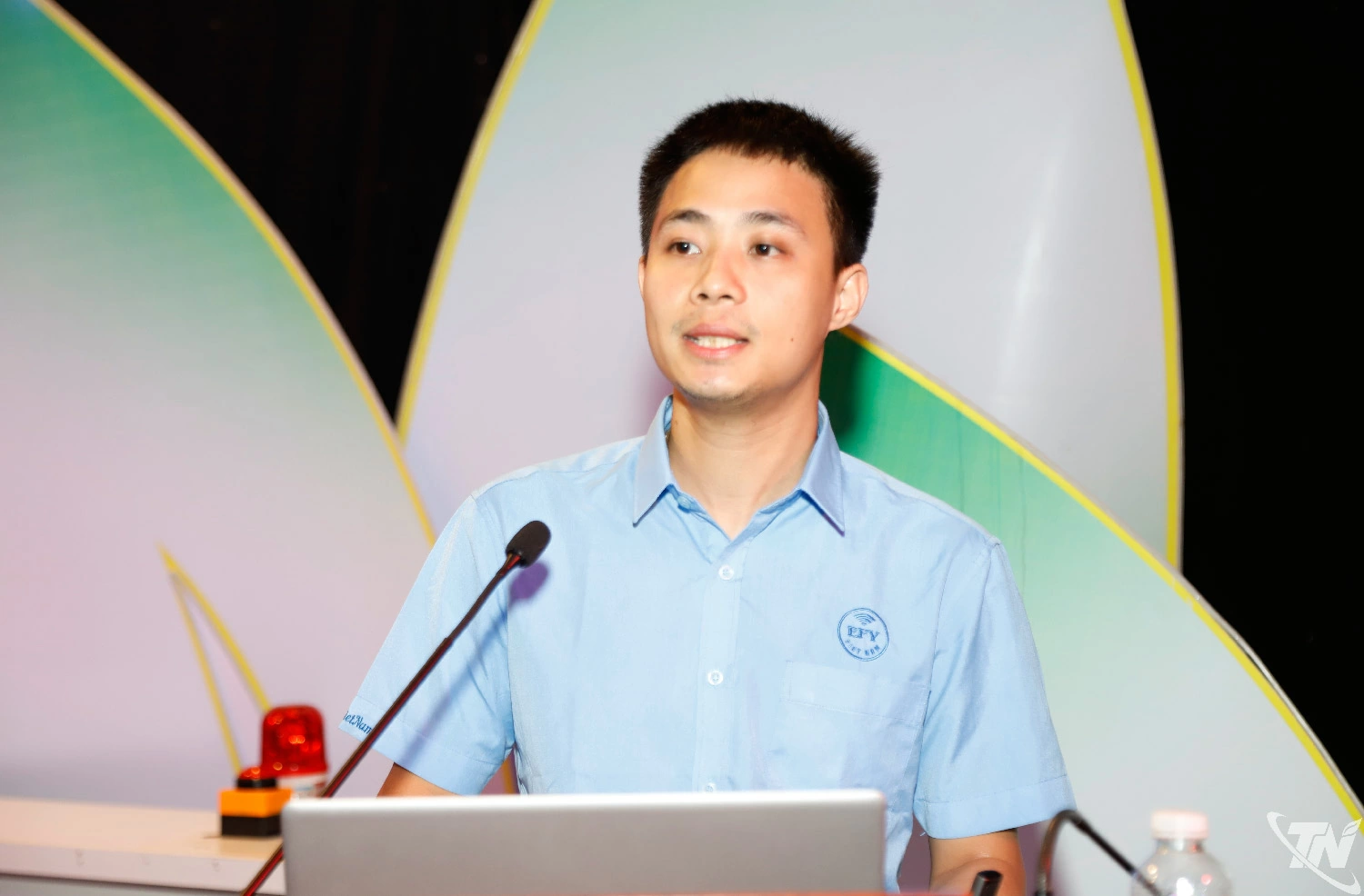 Đại diện Công ty CP Công nghệ EFY Việt Nam hướng dẫn triển khai phần mềm KPI.