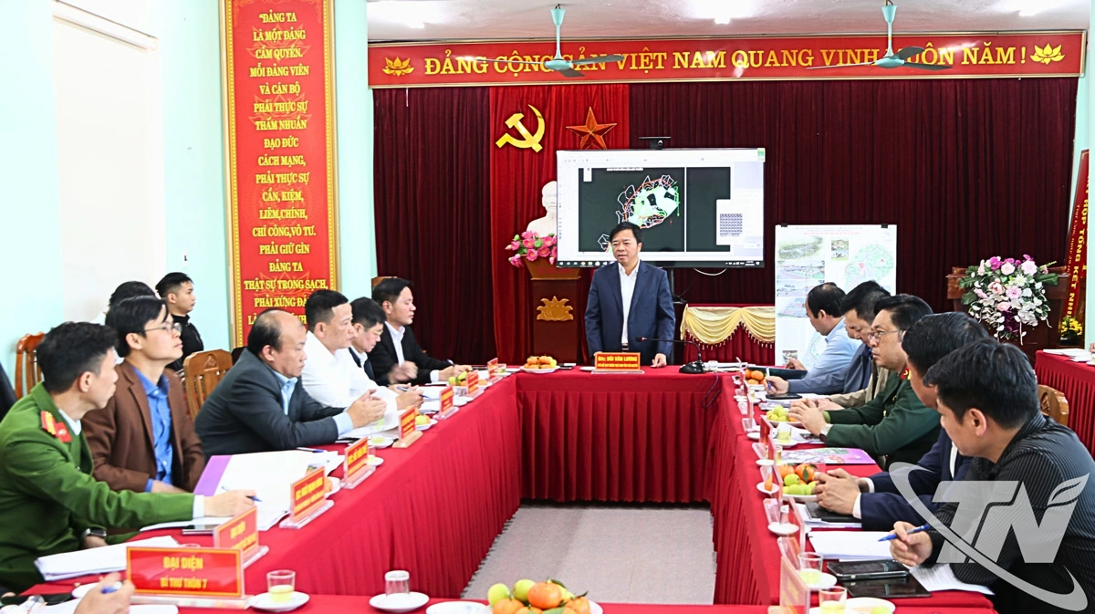 Đồng ch&iacute; B&ugrave;i Văn Lương, Ph&oacute; Chủ tịch Thường trực UBND tỉnh chủ tr&igrave; buổi kiểm tra.