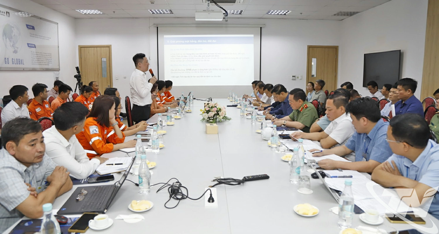 Quang cảnh buổi làm việc.
