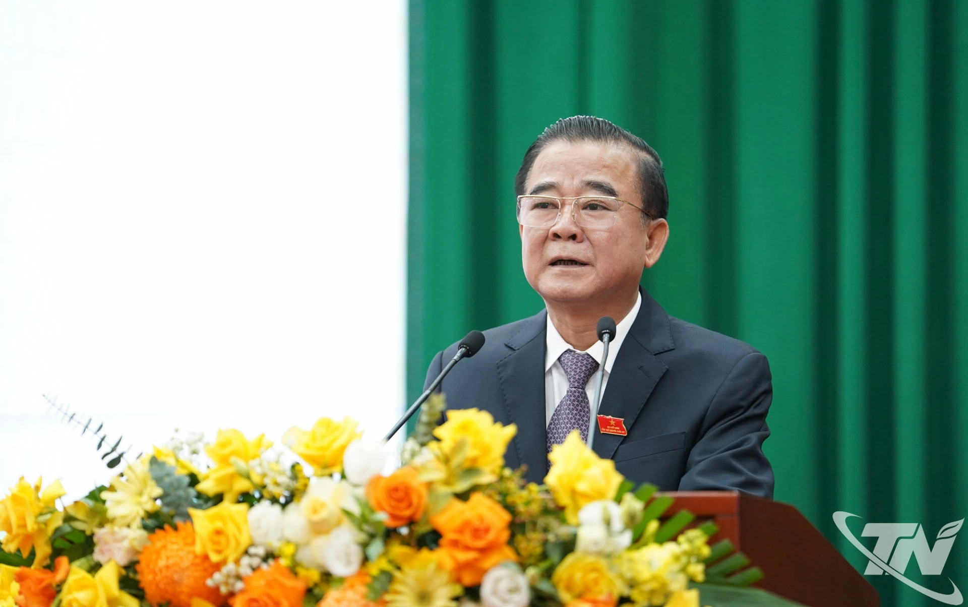 Đồng chí Đỗ Đức Công, Ủy viên Ban Thường vụ Tỉnh ủy, Phó Chủ tịch Thường trực HĐND tỉnh, trình bày Tờ trình về việc giới thiệu nhân sự bầu Chủ tịch UBND tỉnh Thái Nguyên khóa XIV, nhiệm kỳ 2021-2026.