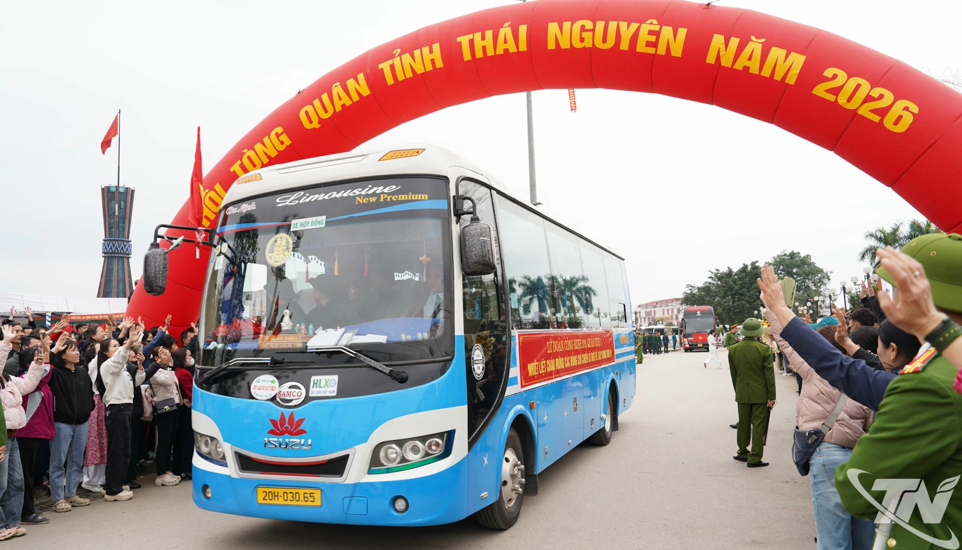 Xe đưa các tân binh về đơn vị.