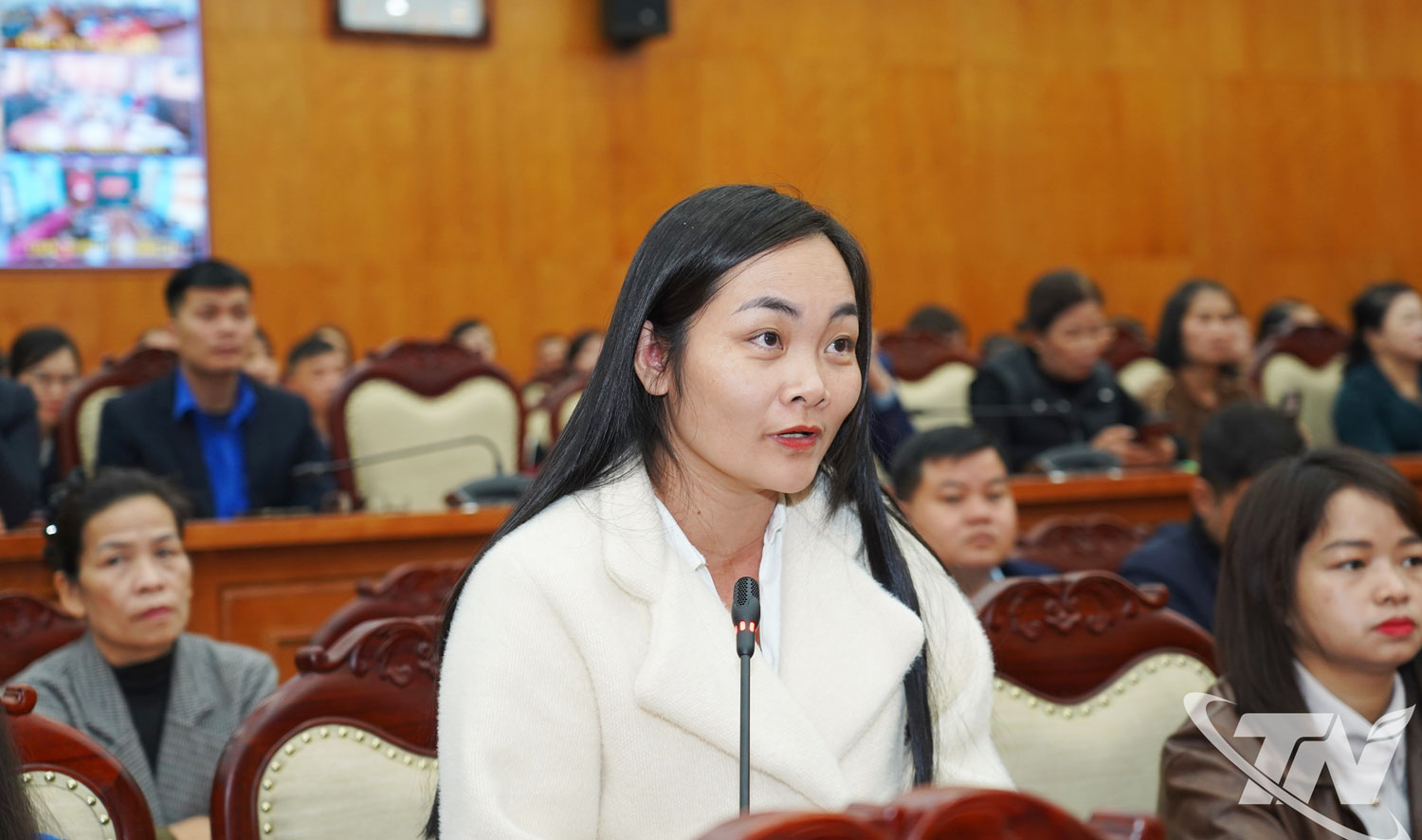 C&aacute;c đại biểu n&ecirc;u nhiều &yacute; kiến, kiến nghị về tổ chức bộ m&aacute;y, an sinh x&atilde; hội, ph&aacute;t triển kinh tế v&agrave; đời sống Nh&acirc;n d&acirc;n.