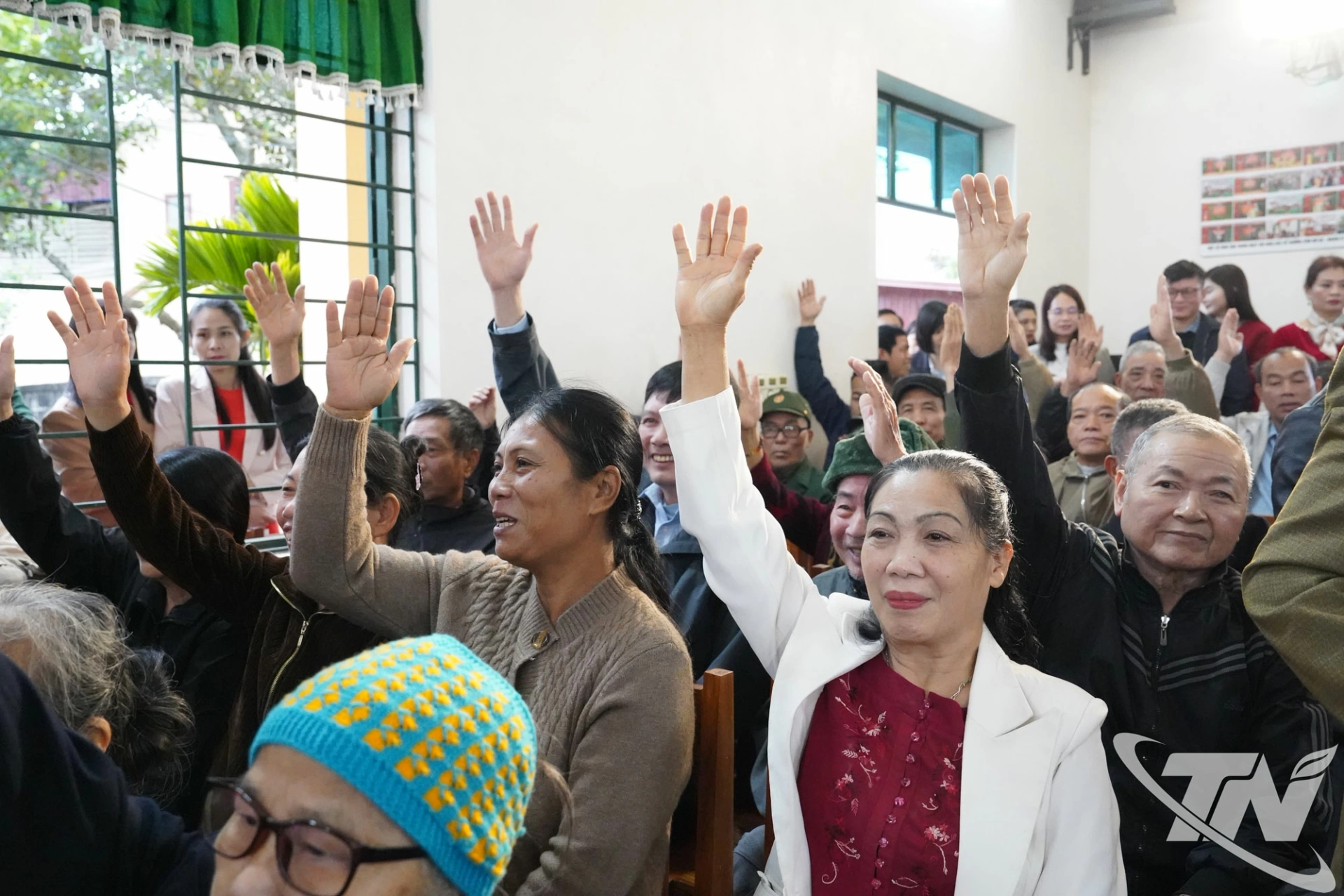 Cử tri biểu quyết giới thiệu Đại tướng Phan Văn Giang, Ủy viên Bộ Chính trị, Phó Bí thư Quân ủy Trung ương, Bộ trưởng Bộ Quốc phòng, ứng cử đại biểu Quốc hội khóa XVI.