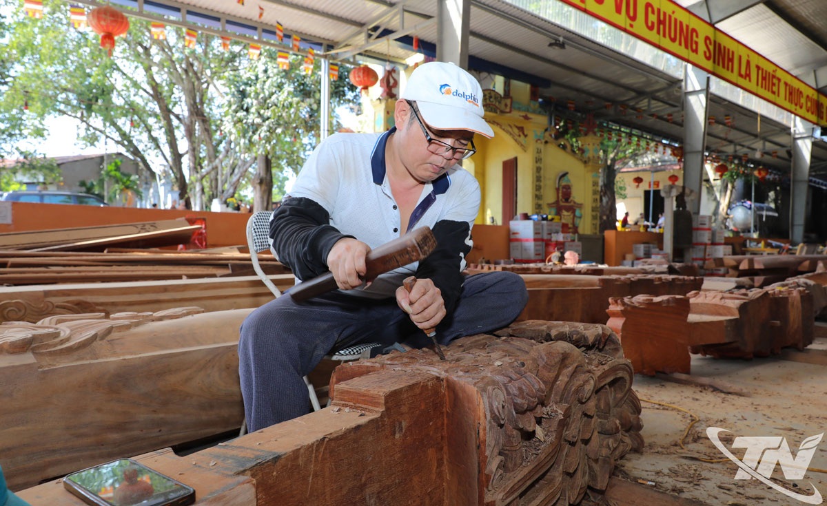 Các nghệ nhân lành nghề được lựa chọn để thi công Dự án tu bổ, tôn tạo Di tích chùa Hương Ấp.