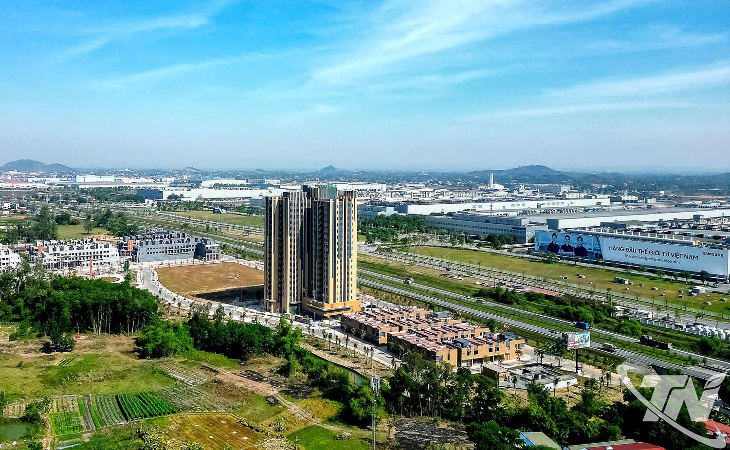 Các khu công nghiệp trên địa bàn tỉnh tiếp tục giữ vai trò đầu tàu trong thu hút   đầu tư với 150 dự án còn hiệu lực, gồm 65 dự án trong nước với tổng vốn gần   38.883 tỷ đồng và 85 dự án FDI với tổng vốn đăng ký trên 1,479 tỷ USD.