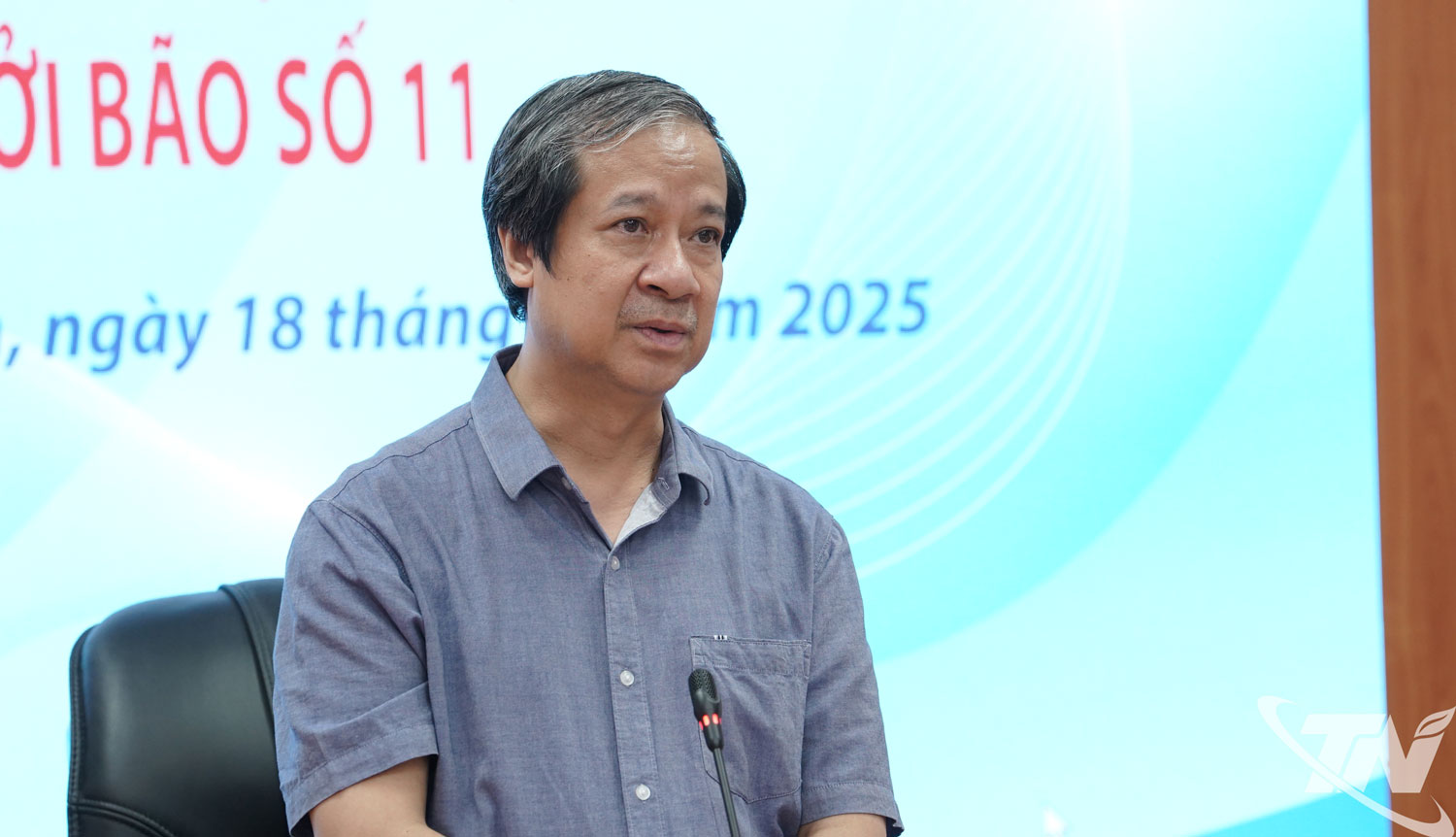 Bộ trưởng Bộ Giáo dục và Đào tạo Nguyễn Kim Sơn phát biểu chia sẻ với những khó khăn của tỉnh Thái Nguyên và ngành Giáo dục và Đào tạo địa phương sau ảnh hưởng của cơn bão số 11.