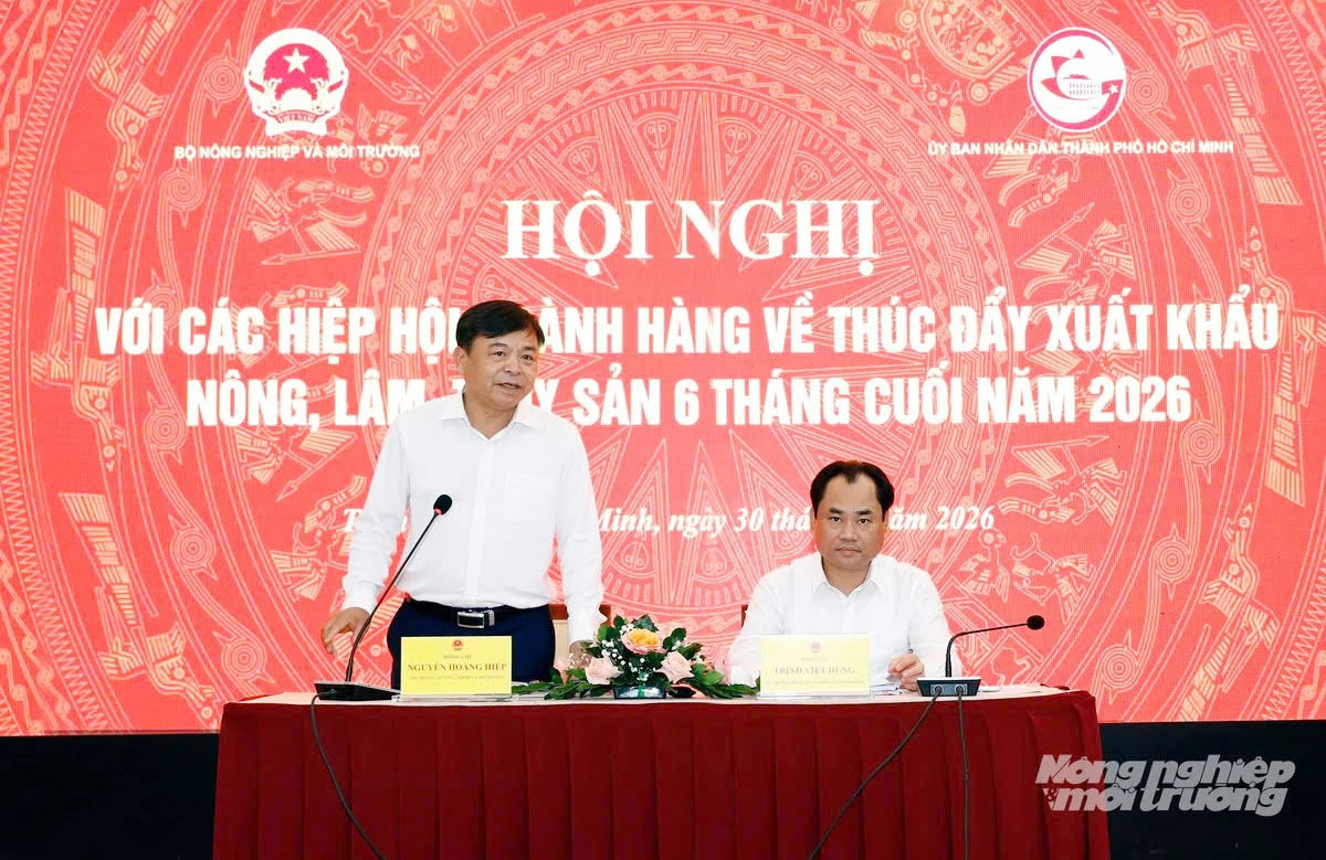Bộ trưởng Trịnh Việt Hùng cùng Thứ trưởng Nguyễn Hoàng Hiệp chủ trì Hội nghị với các hiệp hội ngành hàng về thúc đẩy xuất khẩu nông, lâm, thủy sản 6 tháng cuối năm 2026.