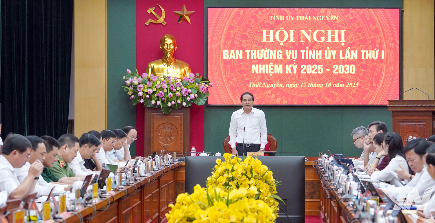 Đồng chí Bí thư Tỉnh ủy Trịnh Xuân Trường chủ trì Hội nghị.