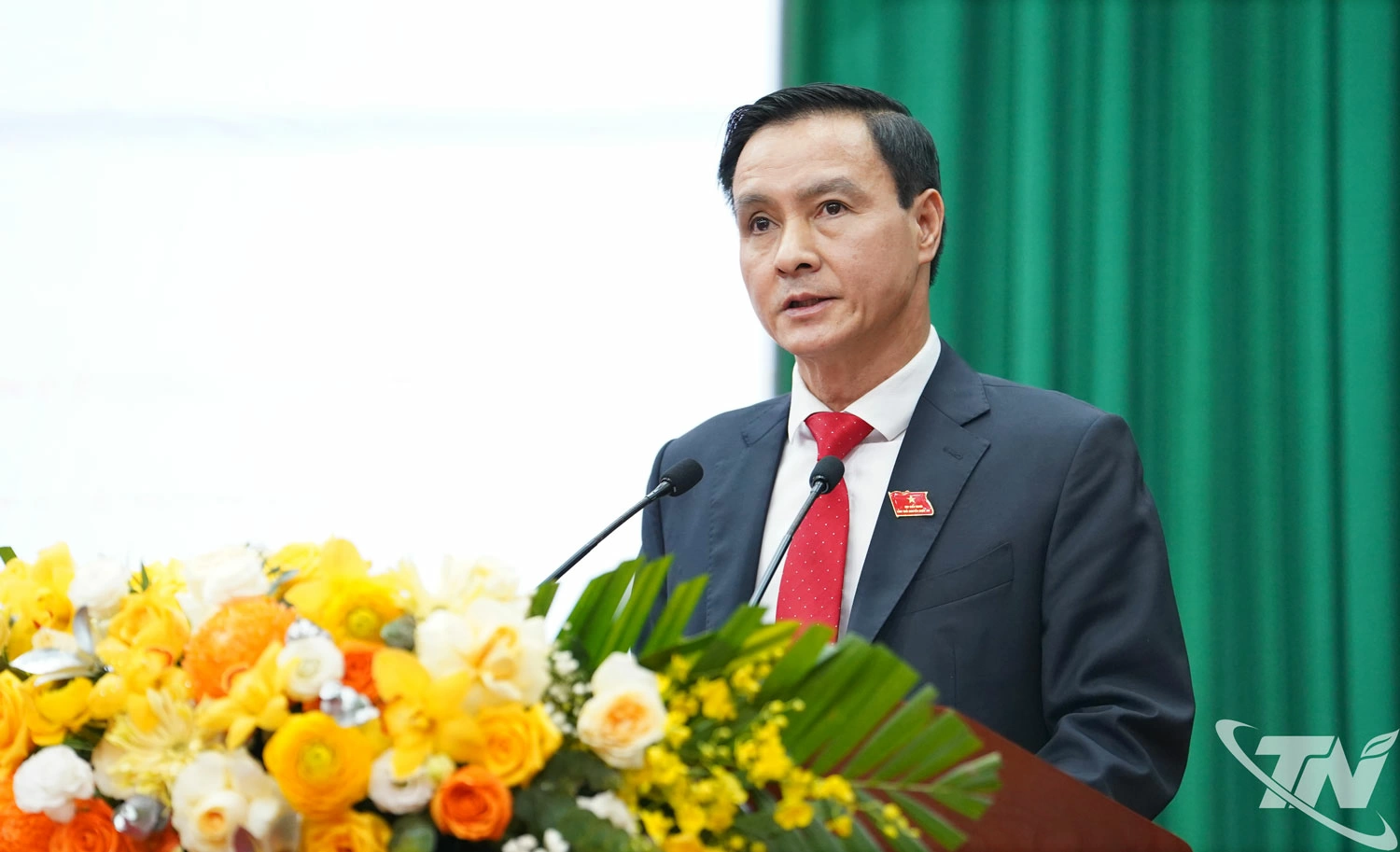 Đồng ch&iacute; Ph&oacute; Chủ tịch Thường trực Ủy ban MTTQ tỉnh Vũ Duy Ho&agrave;ng ph&aacute;t biểu tại Kỳ họp.