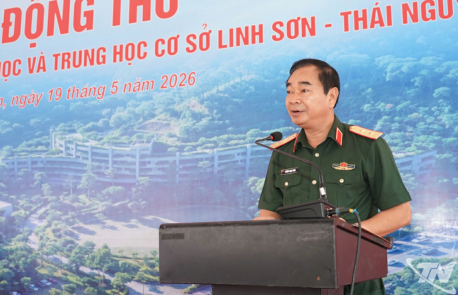 Trung tướng Trương Mạnh Dũng, Tư lệnh Quân khu 1 phát biểu tại buổi lễ.