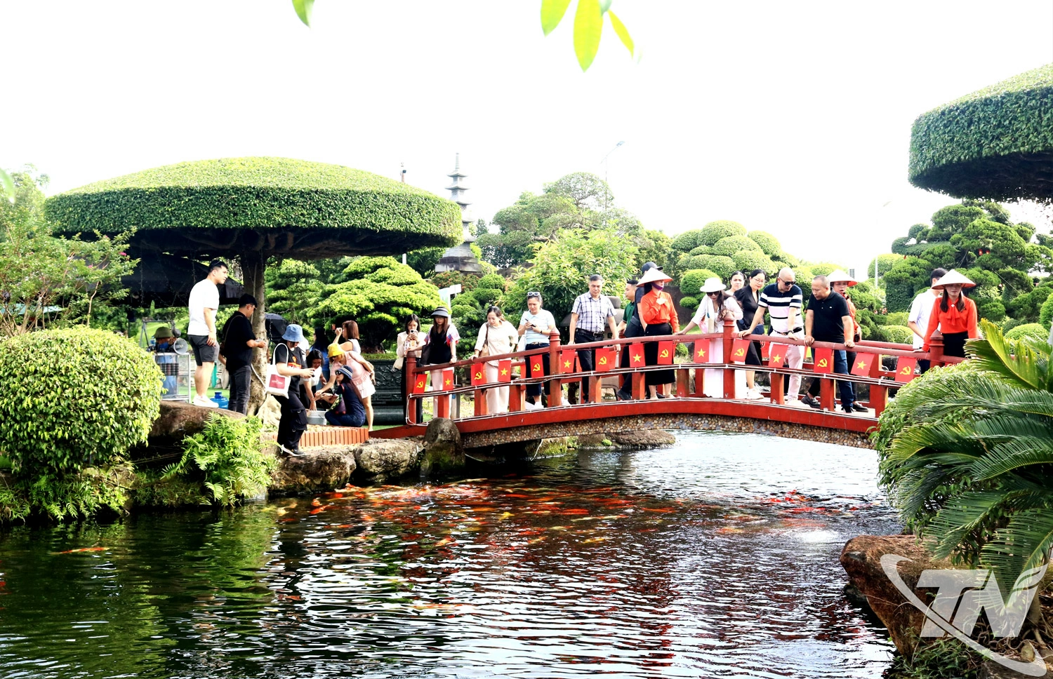 Xác định du   lịch là ngành   kinh tế quan   trọng, tỉnh Thái   Nguyên quan   tâm chỉ đạo,   tạo điều kiện   thuận lợi cho   các tổ chức, cá   nhân đầu tư   xây dựng các   khu vui chơi,   giải trí và du   lịch sinh thái