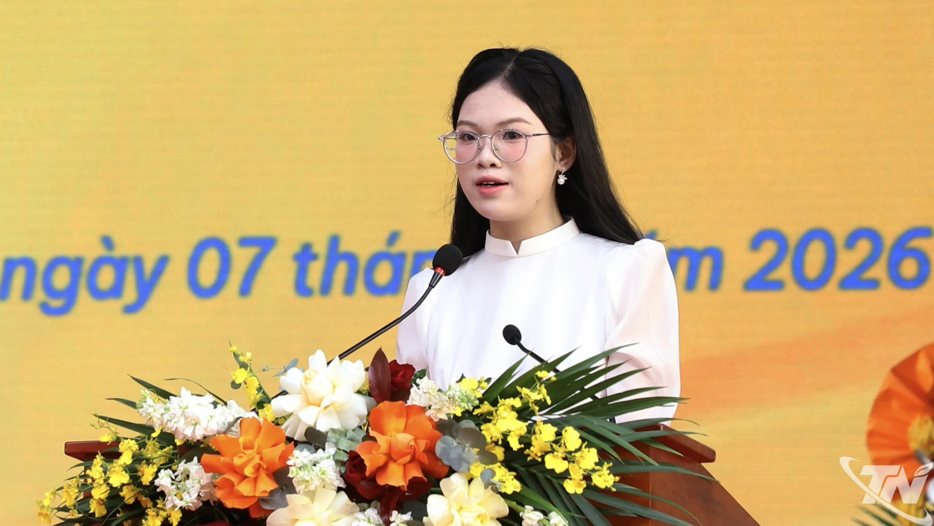 Các thế hệ học sinh phát biểu tại Lễ kỷ niệm.