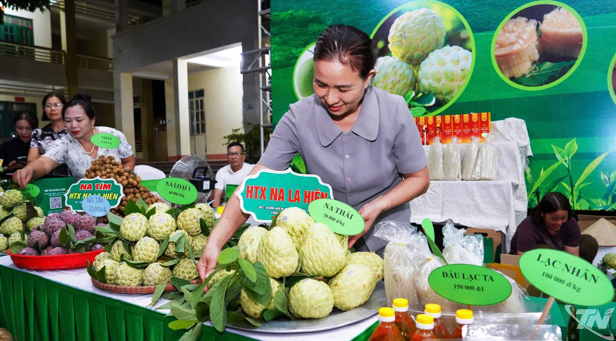 Na La Hiên được bày trí, giới thiệu hấp dẫn.