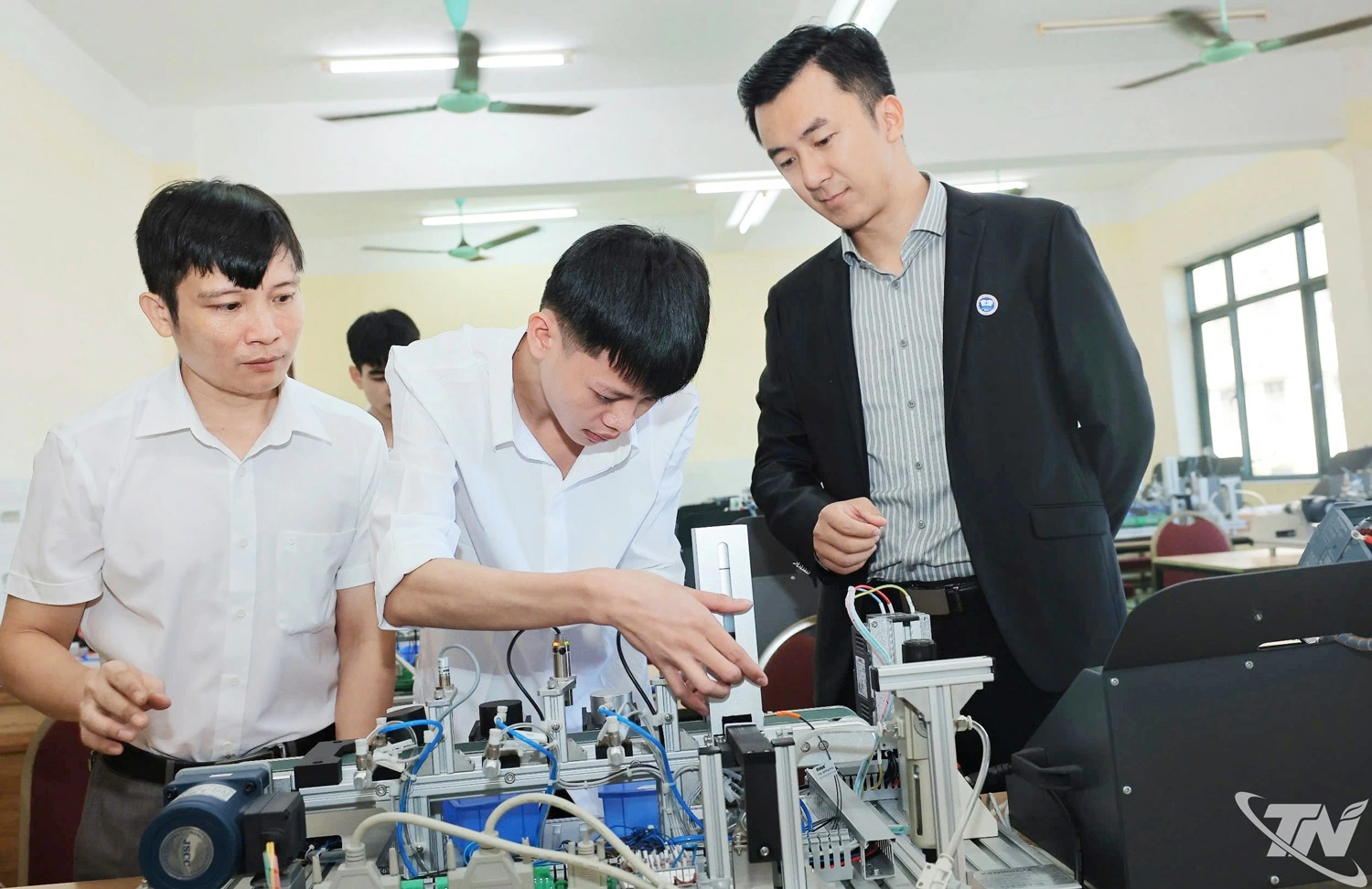 Đào tạo và nghiên cứu, phát triển là nền tảng nâng cao năng lực    công nghiệp công nghệ cao.