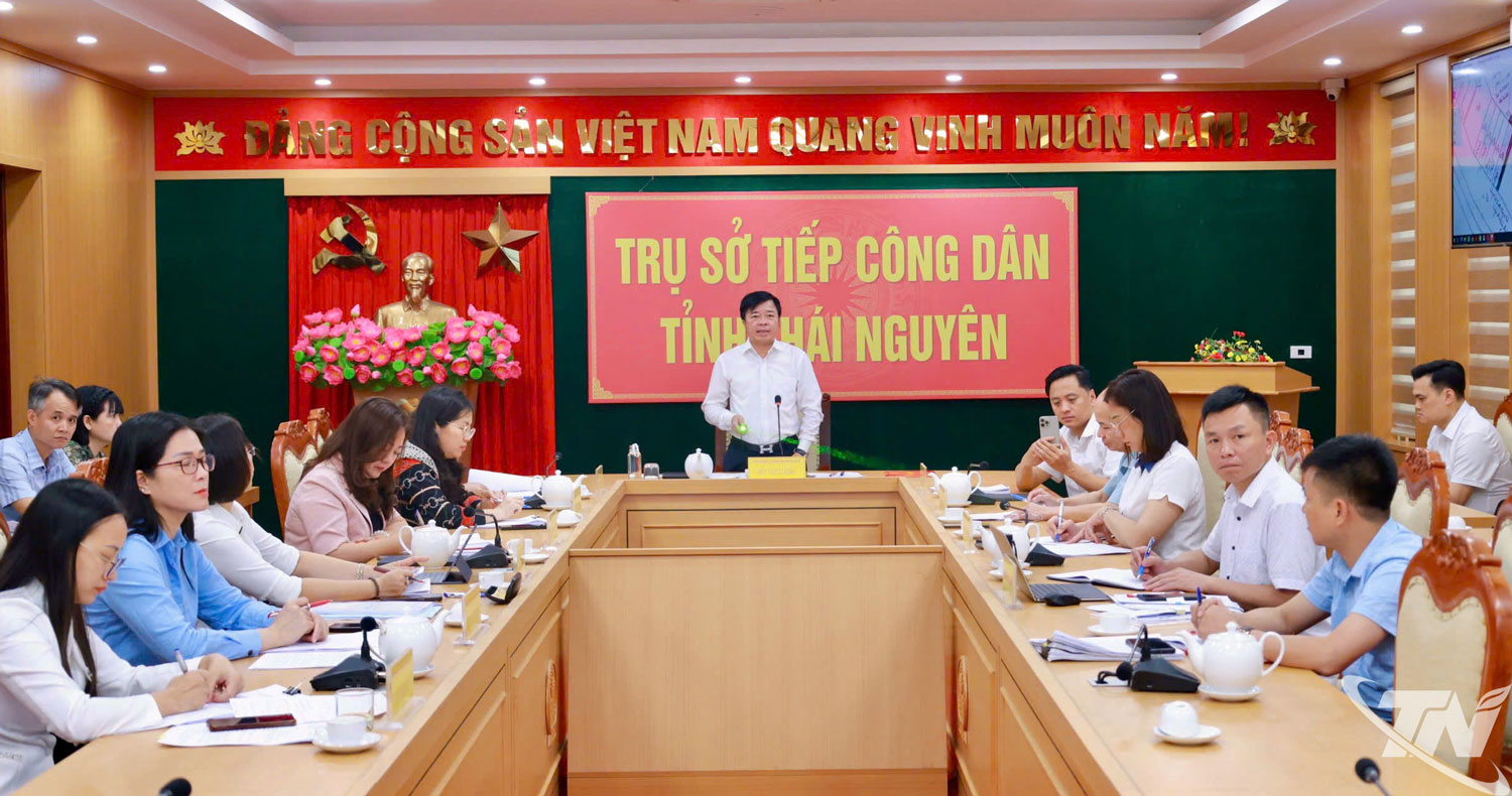Đồng chí Bùi Văn Lương chủ trì Hội nghị.