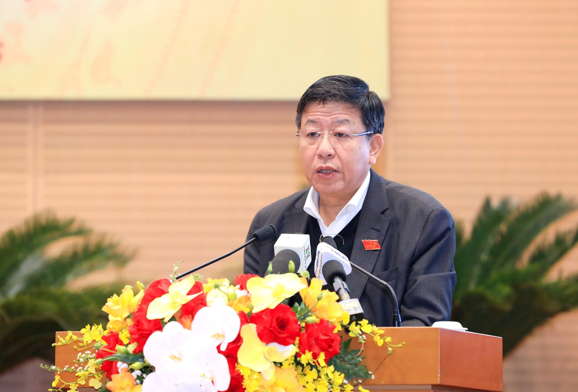Ph&oacute; Chủ tịch Thường trực UBND th&agrave;nh phố Dương Đức Tuấn tr&igrave;nh b&agrave;y tờ tr&igrave;nh tại kỳ họp. Ảnh: Viết Th&agrave;nh